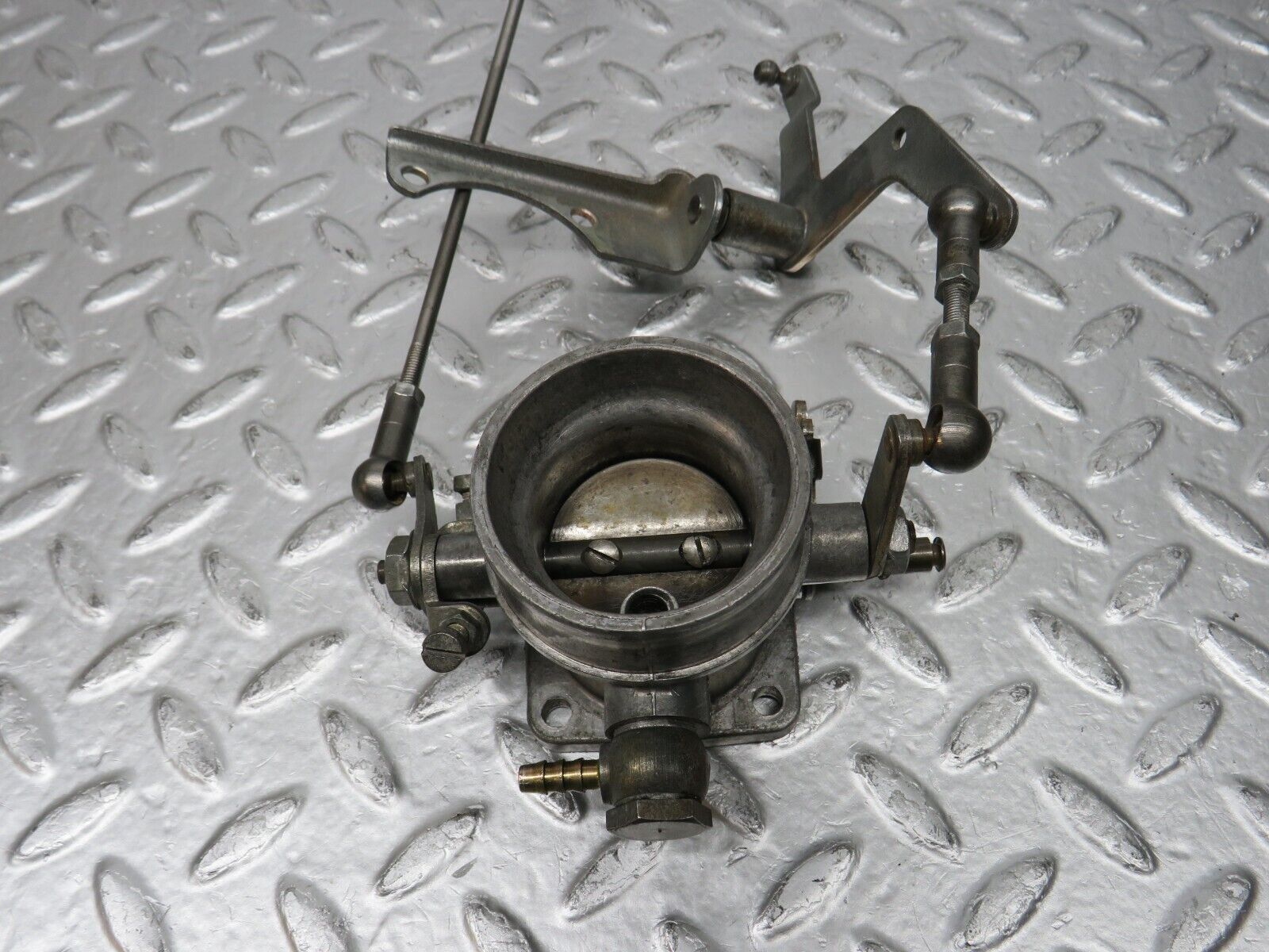 31078 Mercedes-Benz W123 200D Throttle Body Valve 6150710406