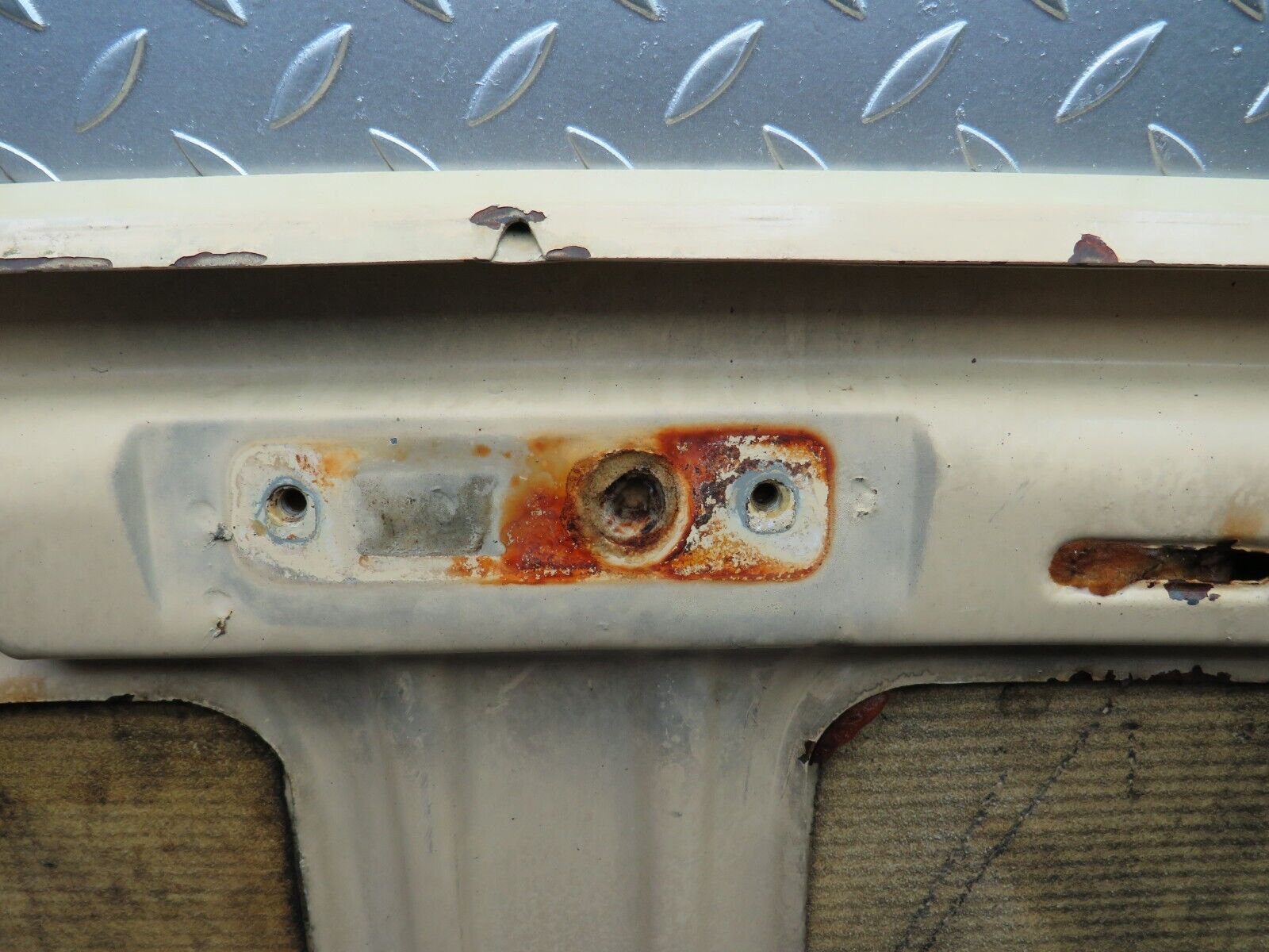 30037 Porsche 924 Bonnet