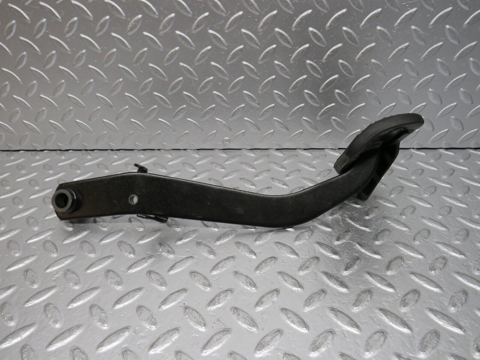 31698 Mercedes-Benz W201 190LE 1.8L Brake Pedal 1232910082