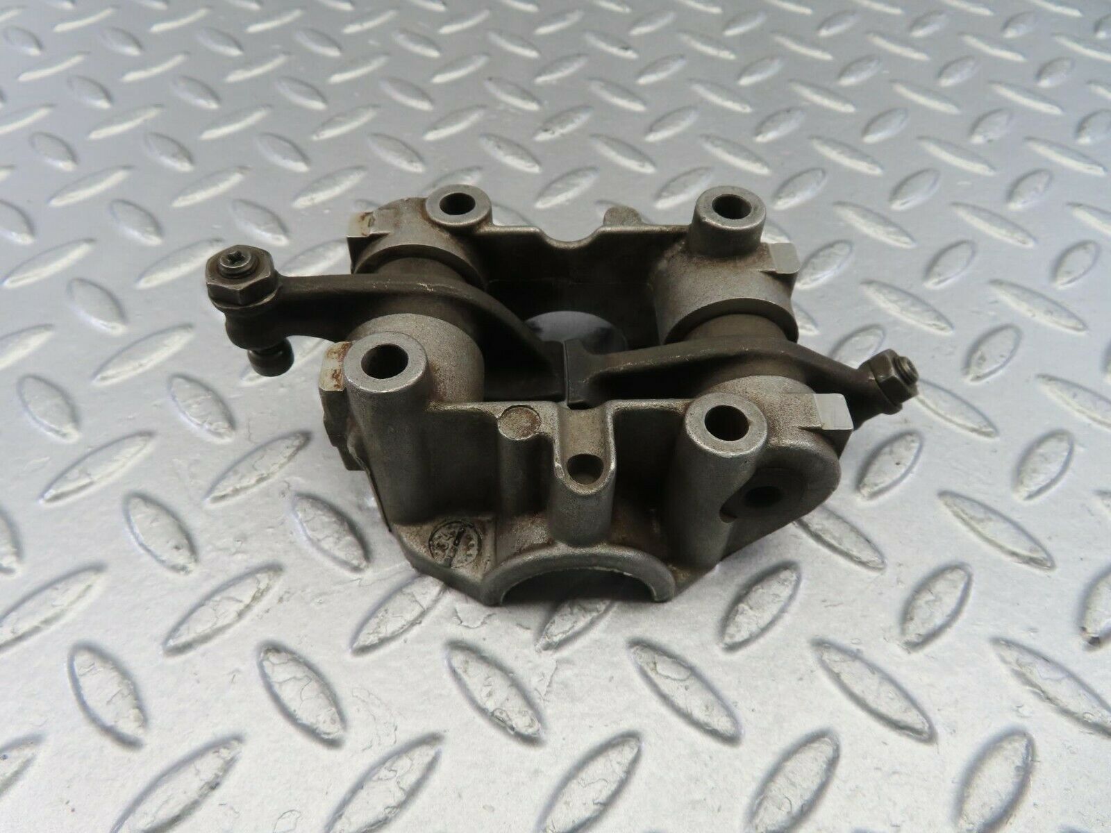 10073 Mercedes-Benz C123 230CE Coupe Rocker Arms Camshaft Bearing Block 1020510010