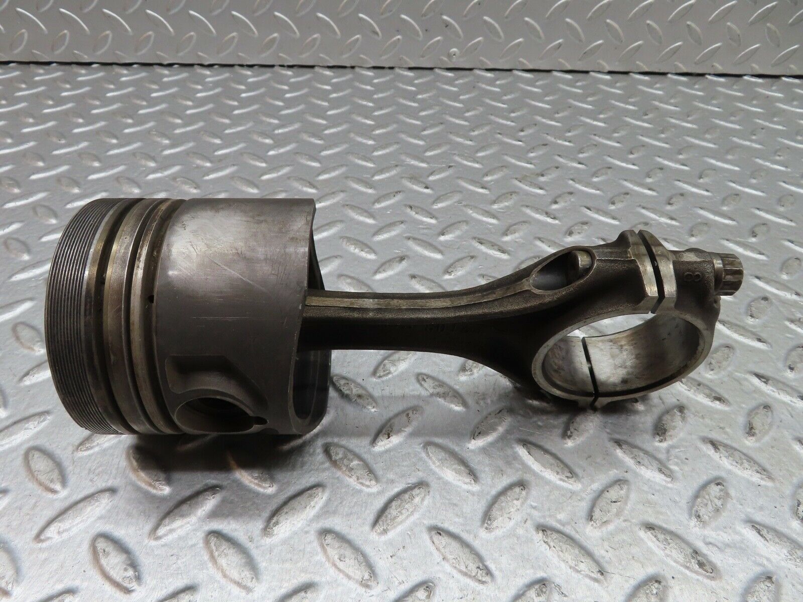19199 Mercedes-Benz W123 300D Piston With Connecting Rod 91.48 mm