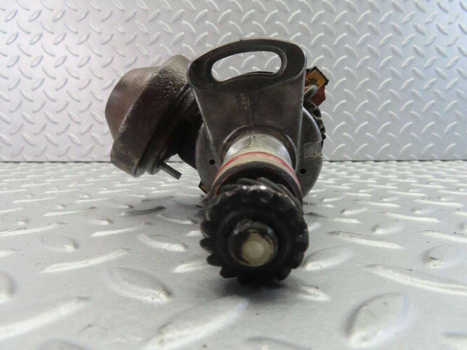 7549 Mercedes-Benz S123 230TE Ignition Distributor Bosch 0021589801