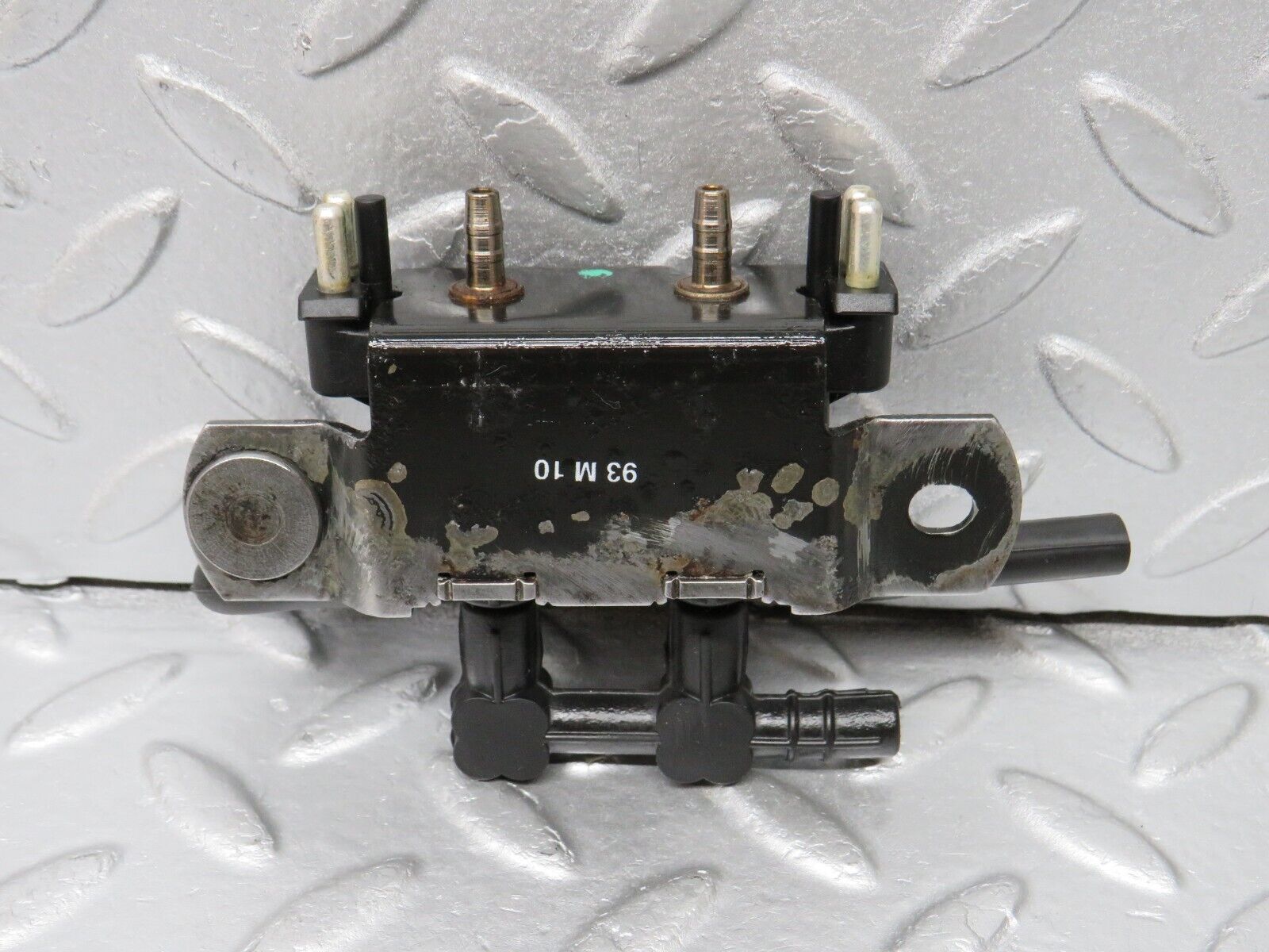 38325 Mercedes-Benz R129 280SL Coupe Solenoid Vacuum Valve 0025400097