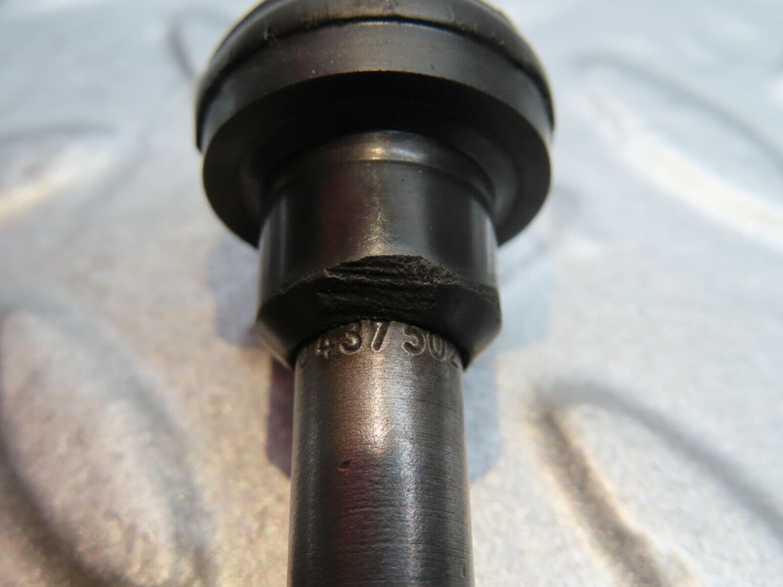 14030 Mercedes-Benz C107 280SLC Fuel Injector Bosch 0437502010