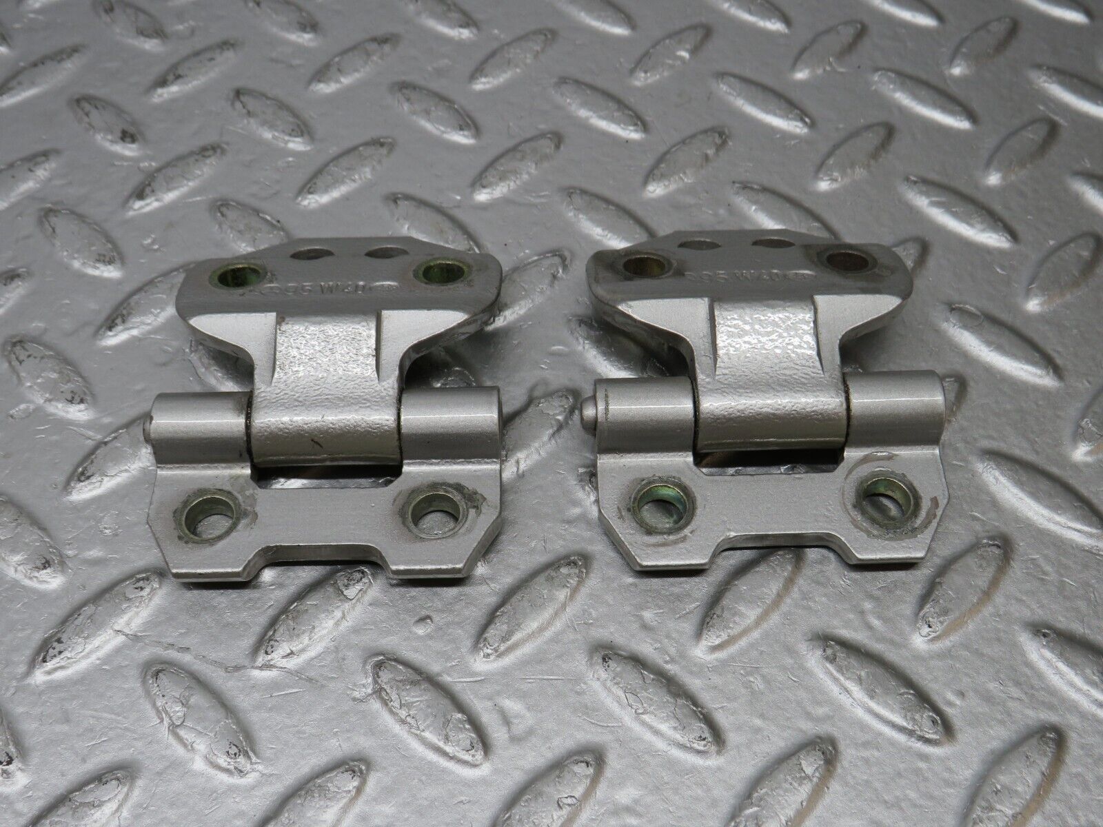 39508 Mercedes-Benz R129 320SL Coupe Door Hinge Right Side