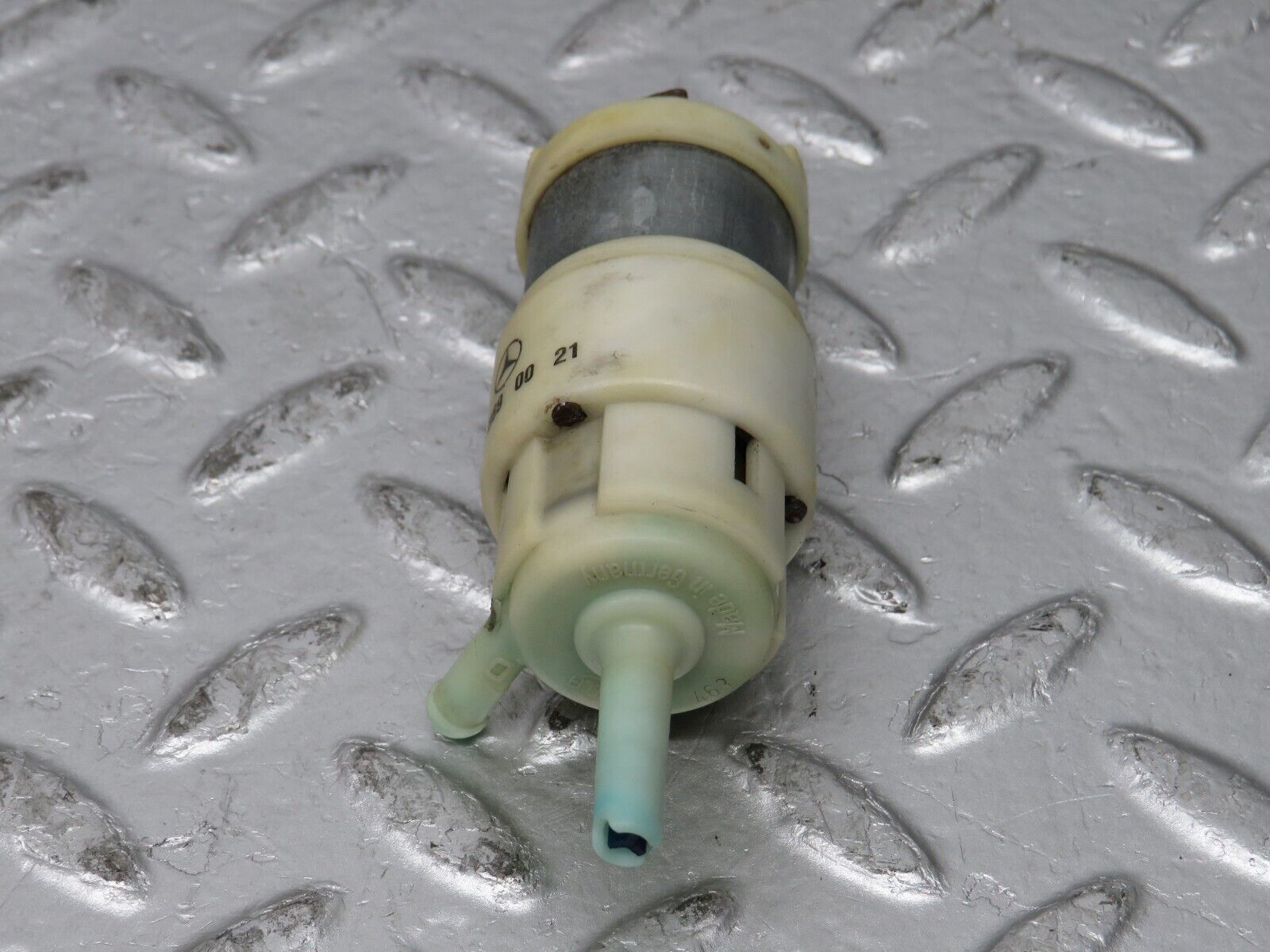 32046 Mercedes-Benz W123 230E Windscreen Washer Pump 1238690021