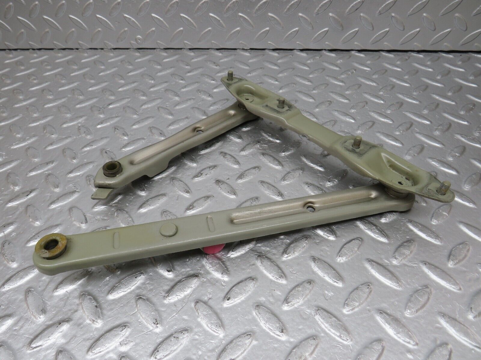 33724 Mercedes-Benz W201 190E 2.0L Bonnet Hinge Left Side