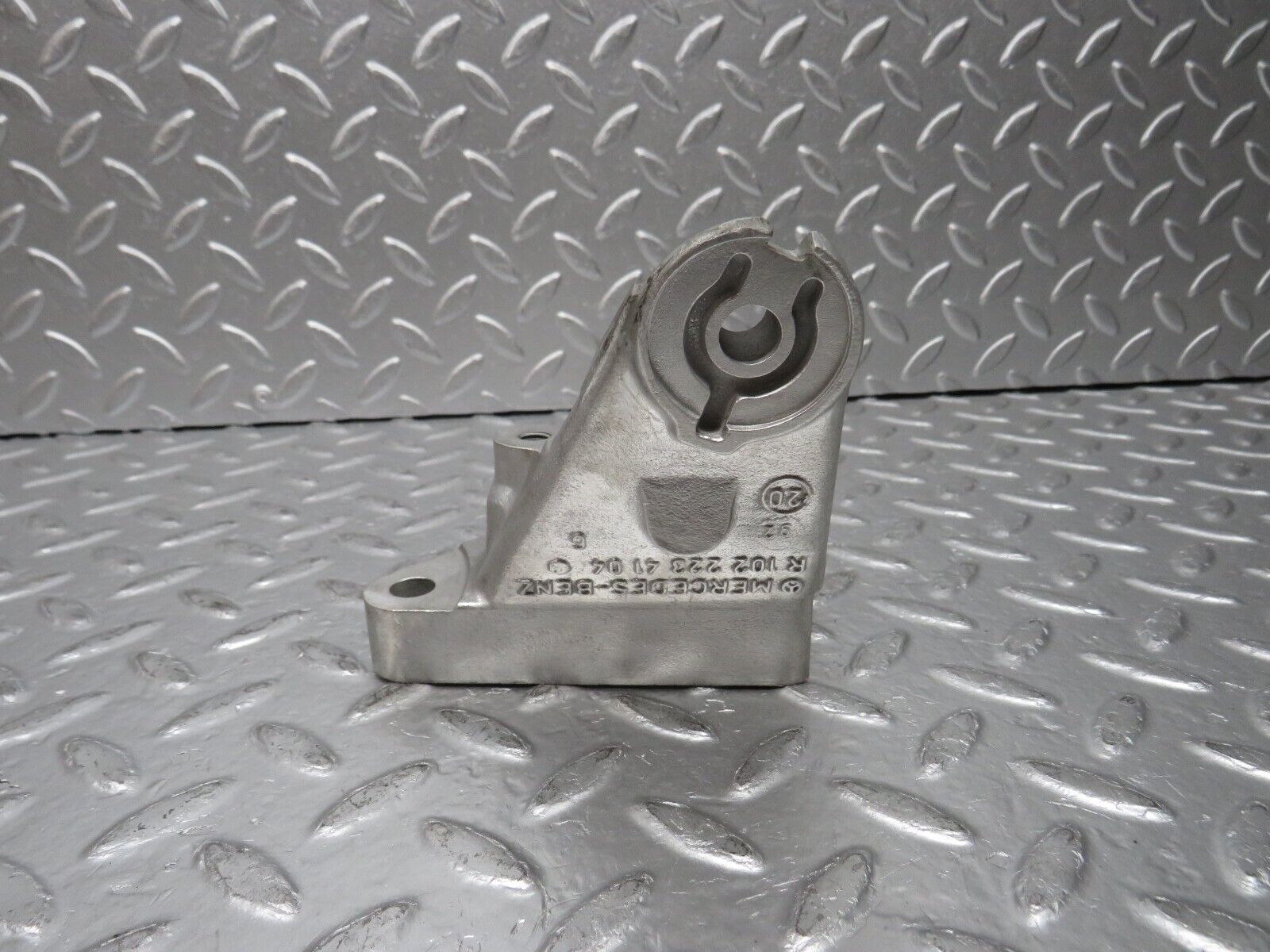 30546 Mercedes-Benz W124 230E Engine Mount Bracket Left Side 1022234104