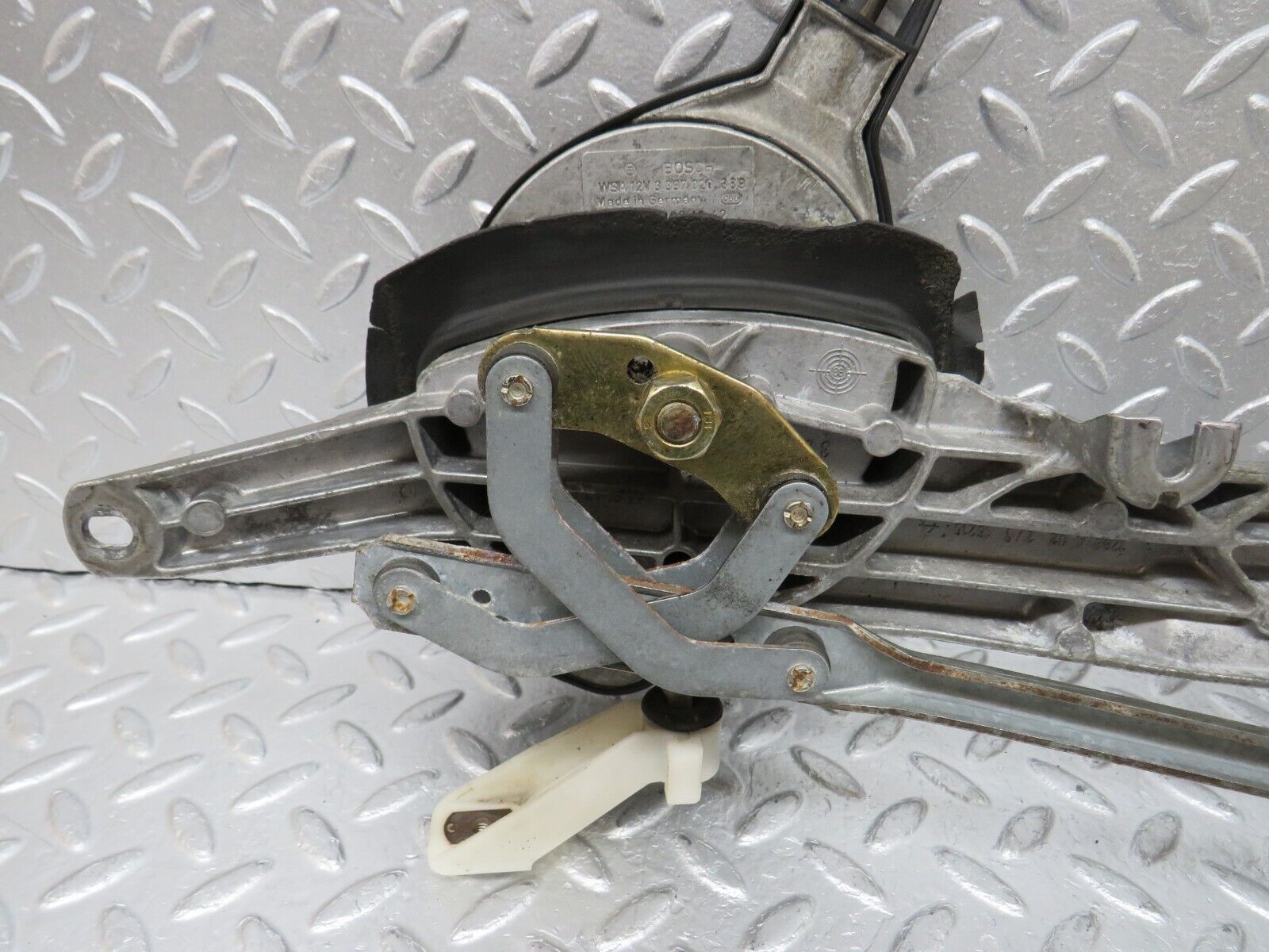 34836 Mercedes-Benz W210 320E Windscreen Wiper Mechanism Linkage 2108201642