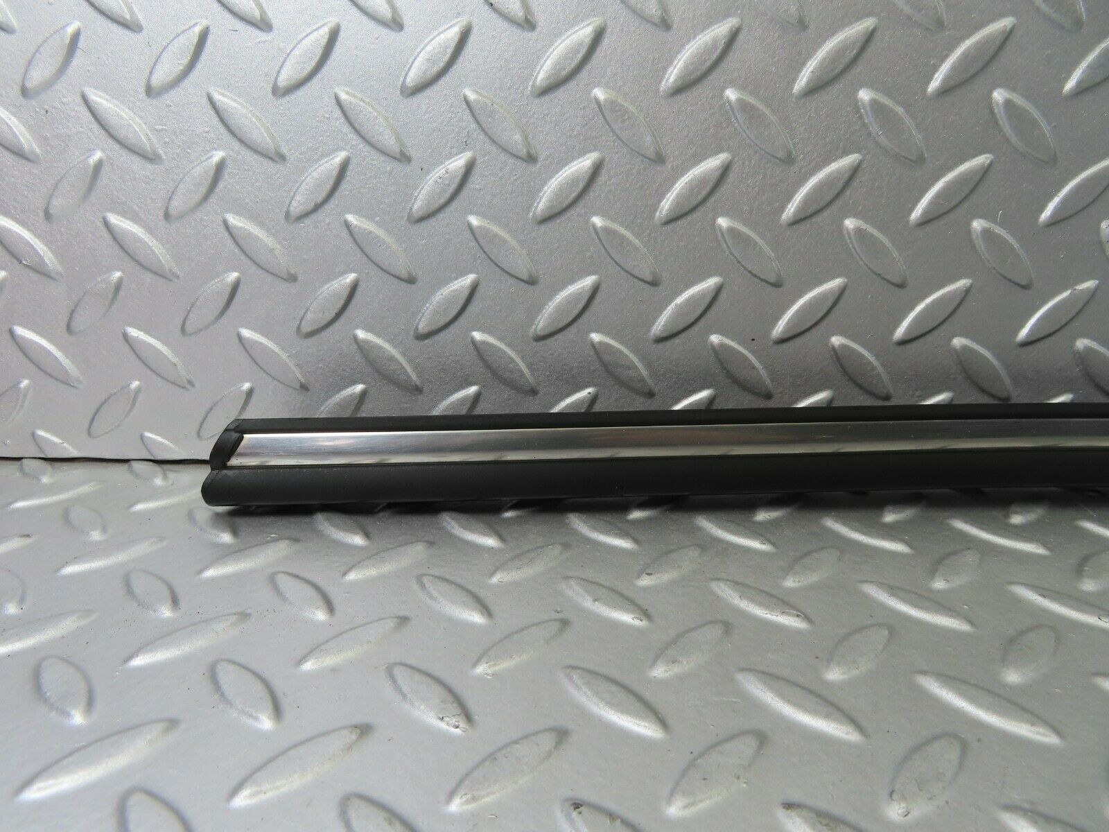 7252 Mercedes-Benz W116 450SE Centre Door Chrome Trim Front Right