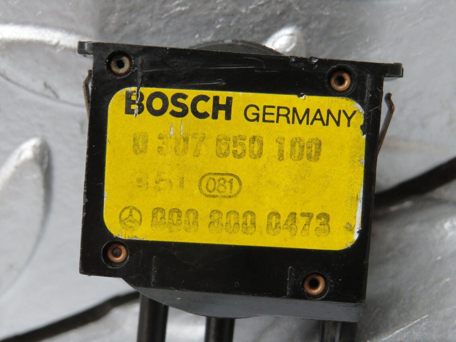 32208 Mercedes-Benz W123 230E Headlight Level Switch 0307650100 0008000473