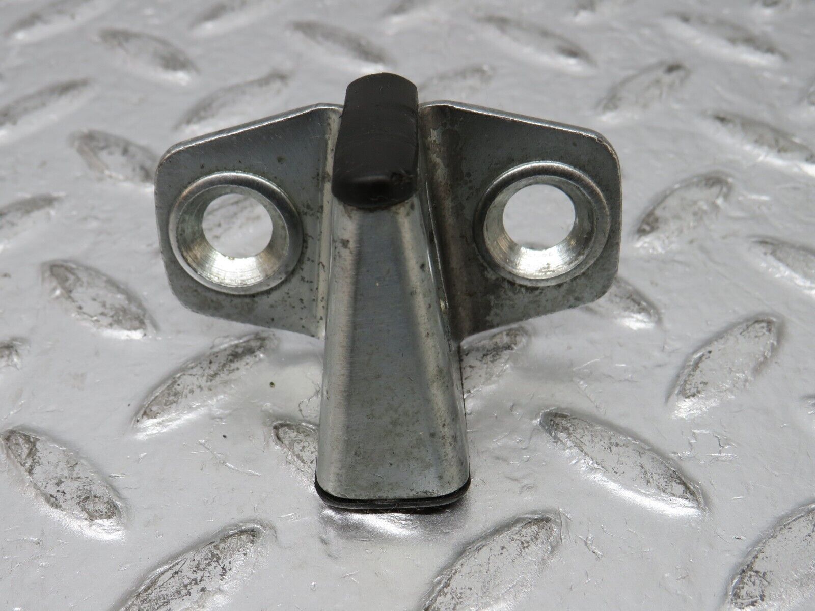 32379 Mercedes-Benz S124 300TE Wagon Door Lock Latch