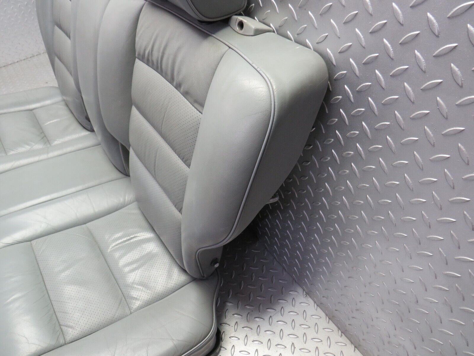 31422 Mercedes-Benz S124 220TE Wagon Rear Seat Leather Grey