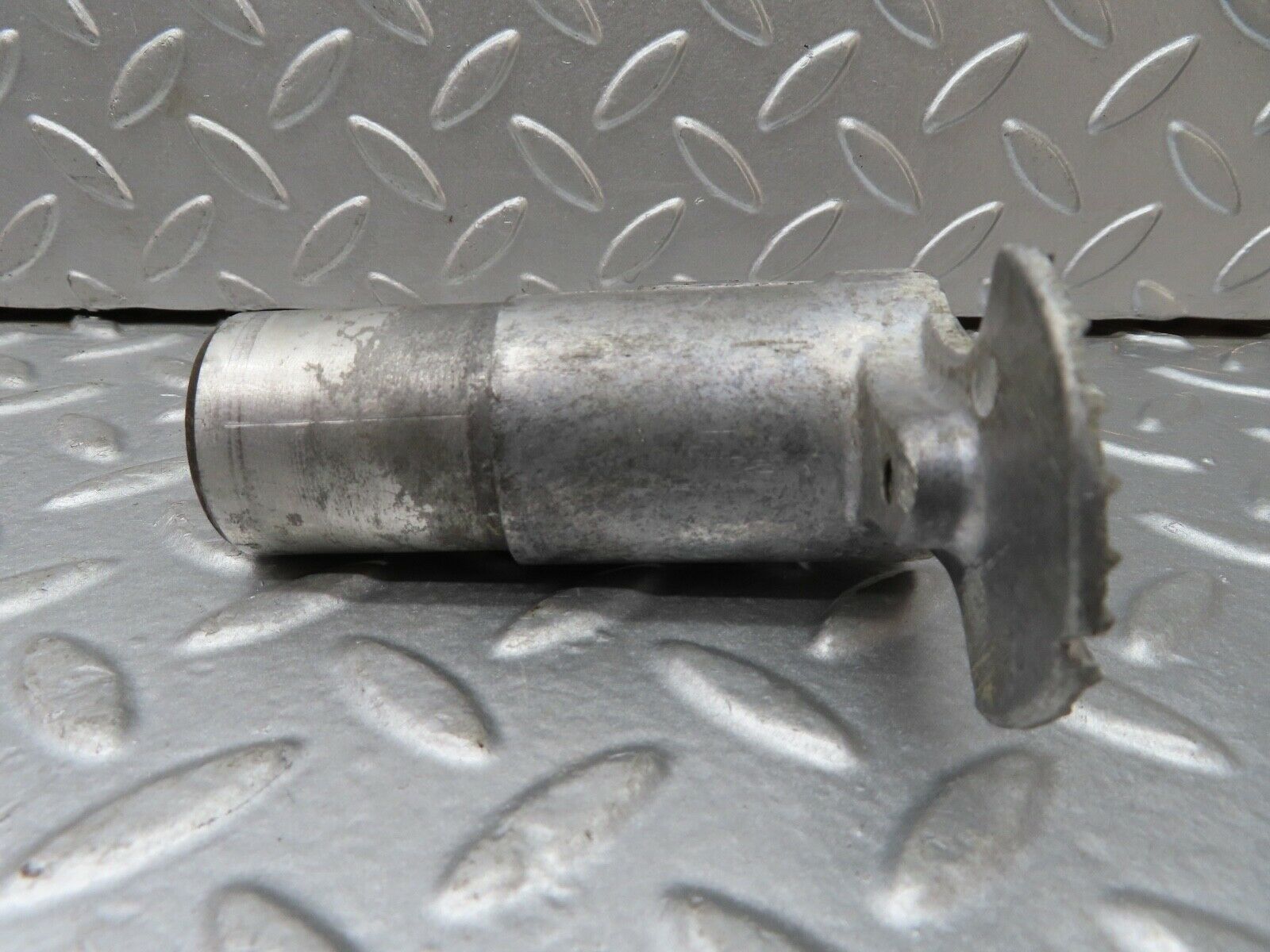 18735 Mercedes-Benz W120 W121 Ponton Ignition Distributor Mount 1211580315