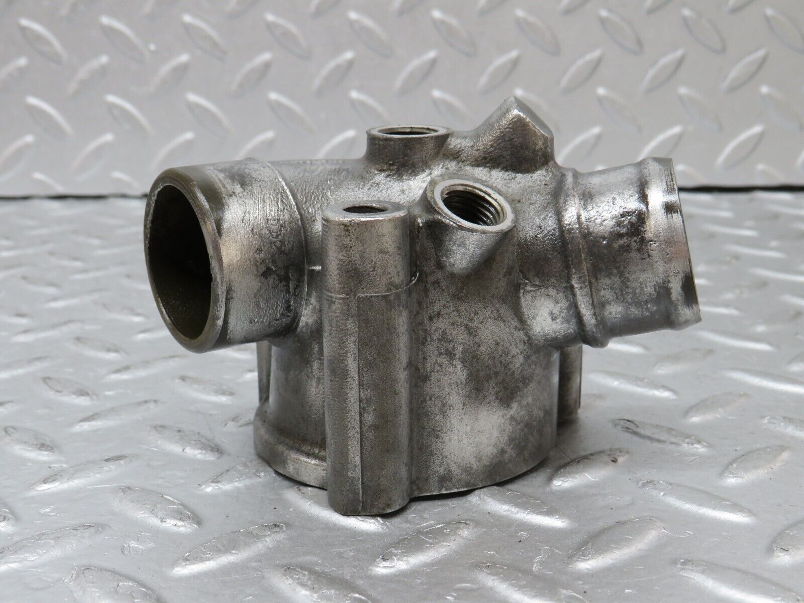 36258 Mercedes-Benz W126 420SE Water Pipe Socket