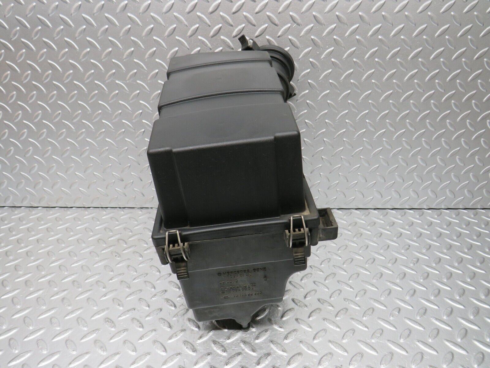 31203 Mercedes-Benz S124 220TE Wagon Air Filter Housing 1110940102