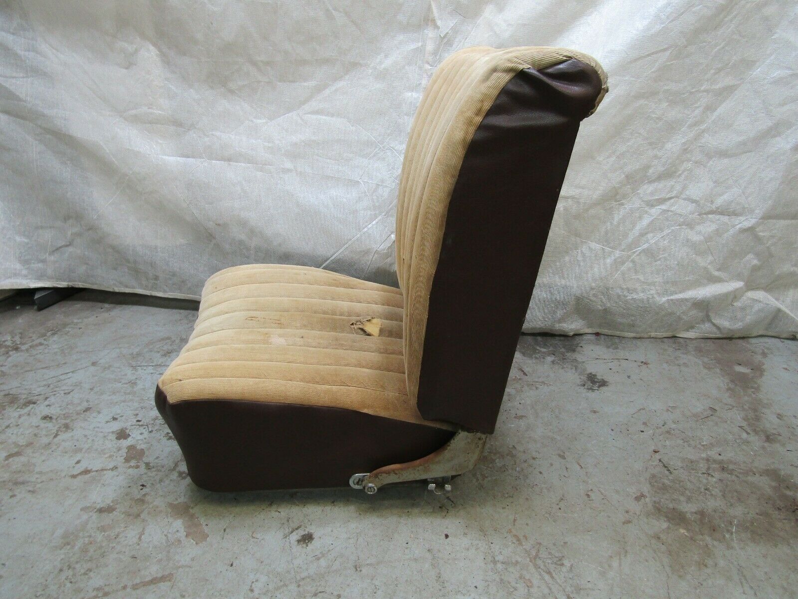 3251 Mercedes-Benz W120 PONTON Front Left Seat Creme Fabric
