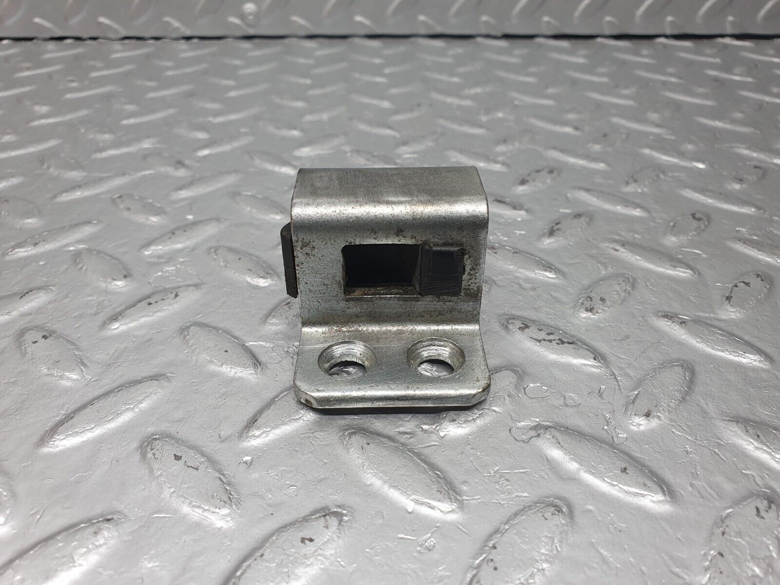 40916 Mercedes-Benz W126 300SE Door Lock Latch Right Side