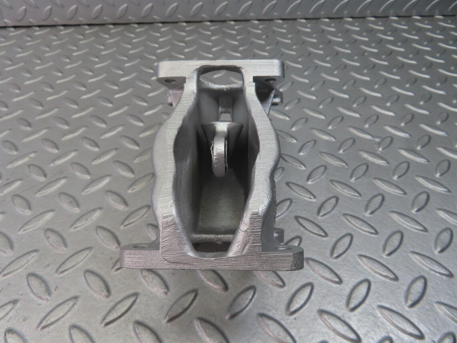 8322 Mercedes-Benz W111 Brake Booster Bracket Holder 1134350140