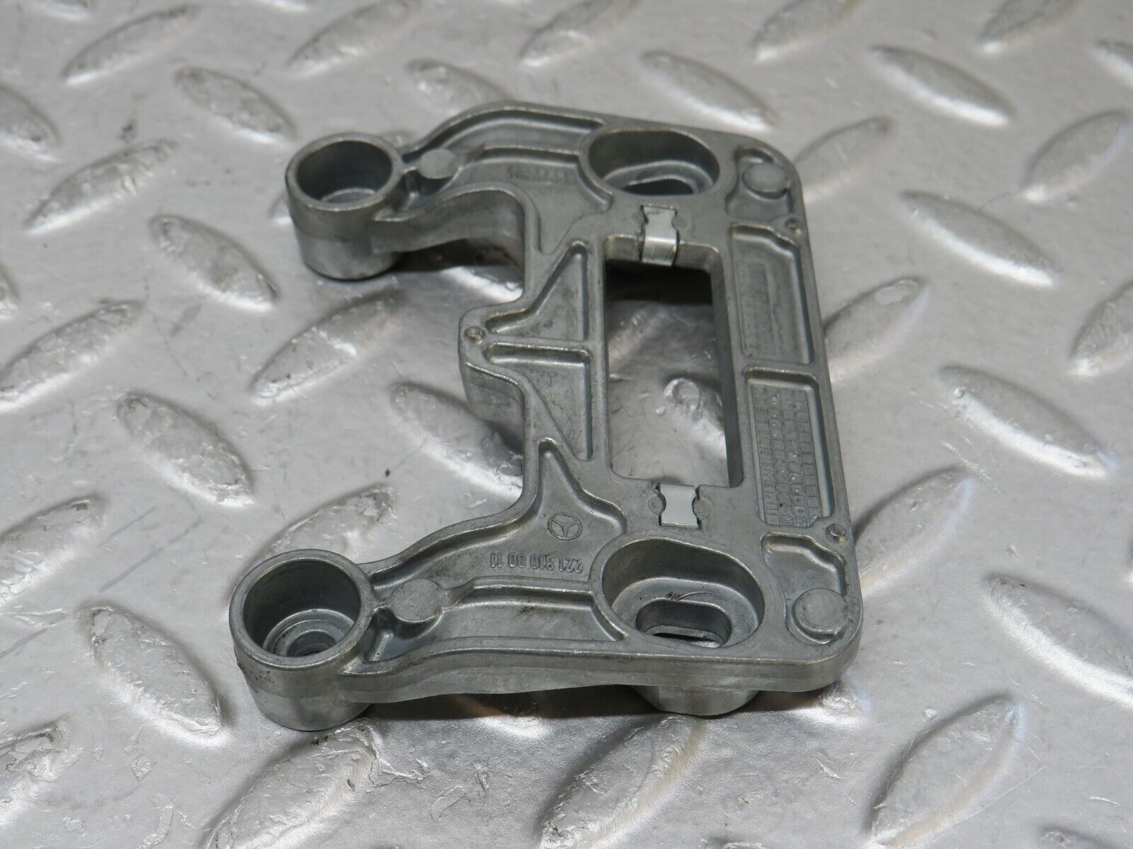 35176 Mercedes-Benz W221 Rear View Mirror Bracket 2218100011