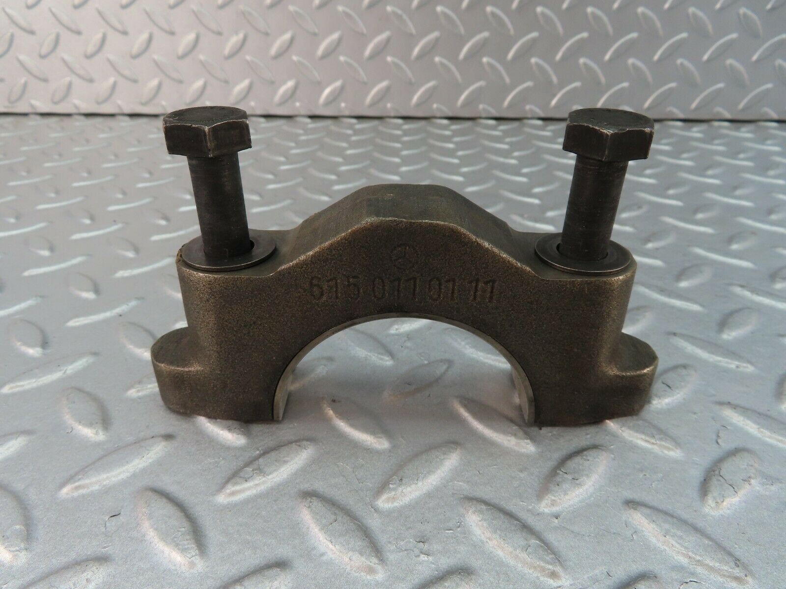 8025 Mercedes-Benz W115 220D Crankshaft Bearing Holder Block 6150110111