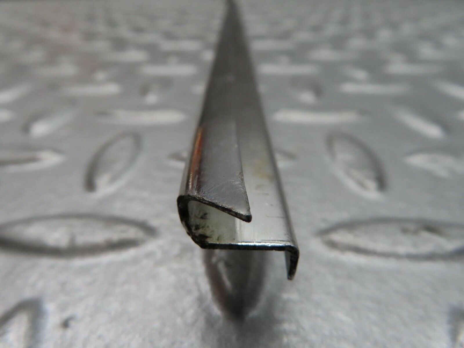 12589 Mercedes-Benz W108 280SE 3.5 Rear Right Door Window Chrome Frame