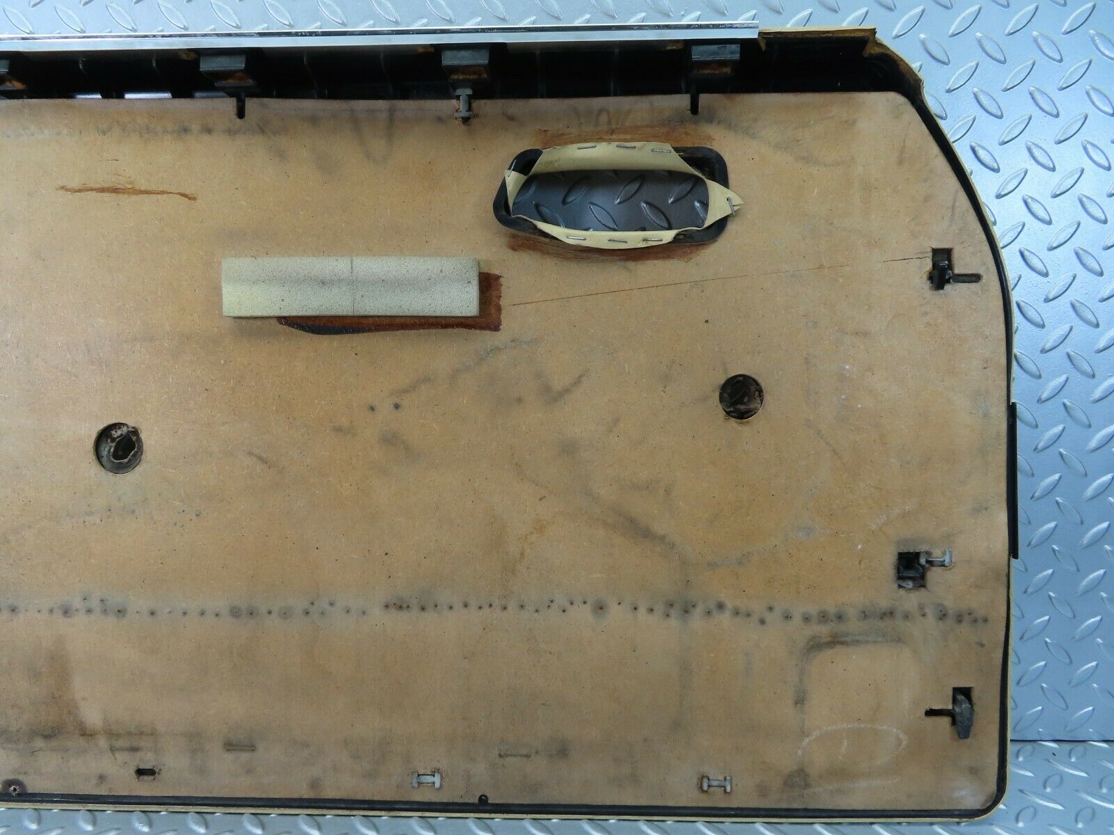 7317 Mercedes-Benz W116 450SE Front Right Door Card Beige