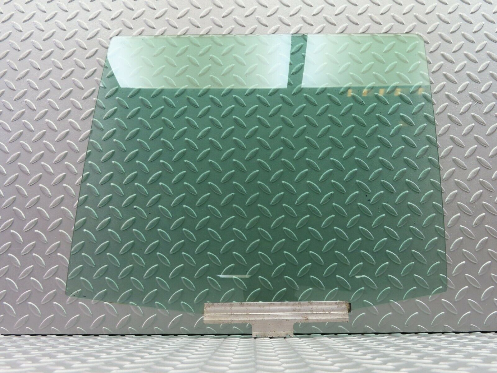 6749 Mercedes-Benz S124 E220 Wagon Rear Left Door Window Glass