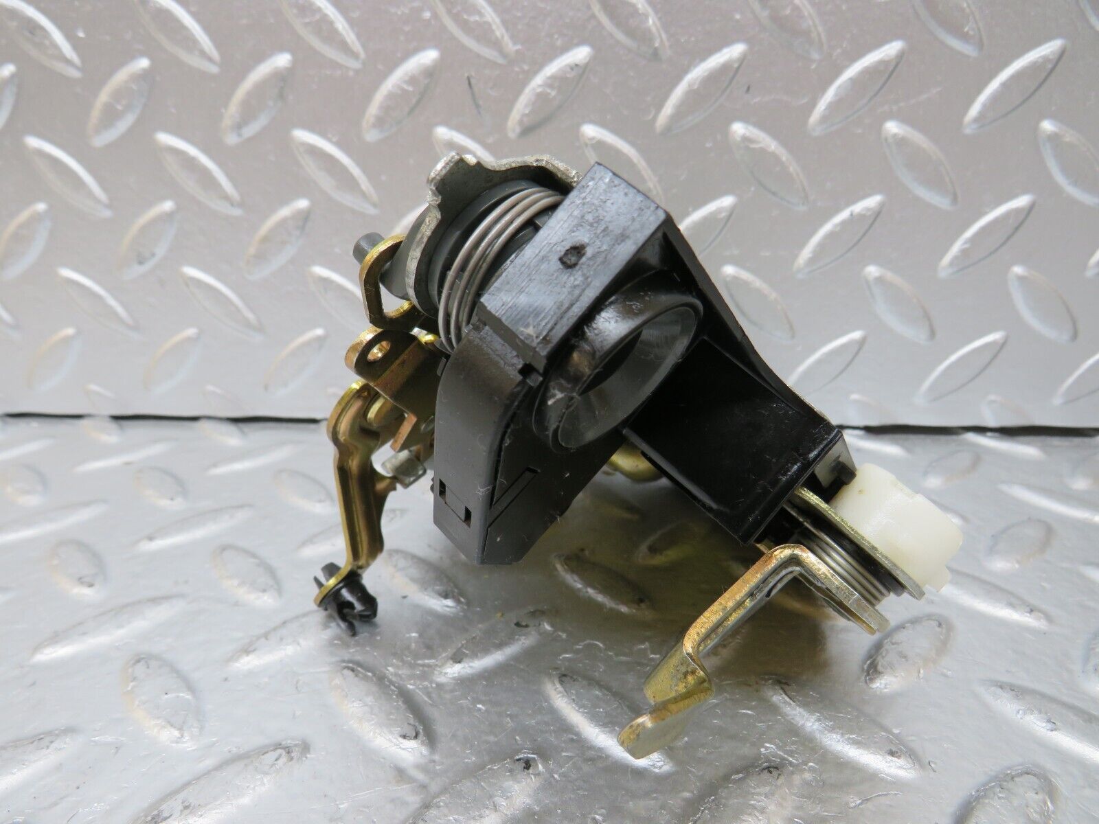 25678 Mercedes-Benz W124 280E Front Left Door Lock Mechanism