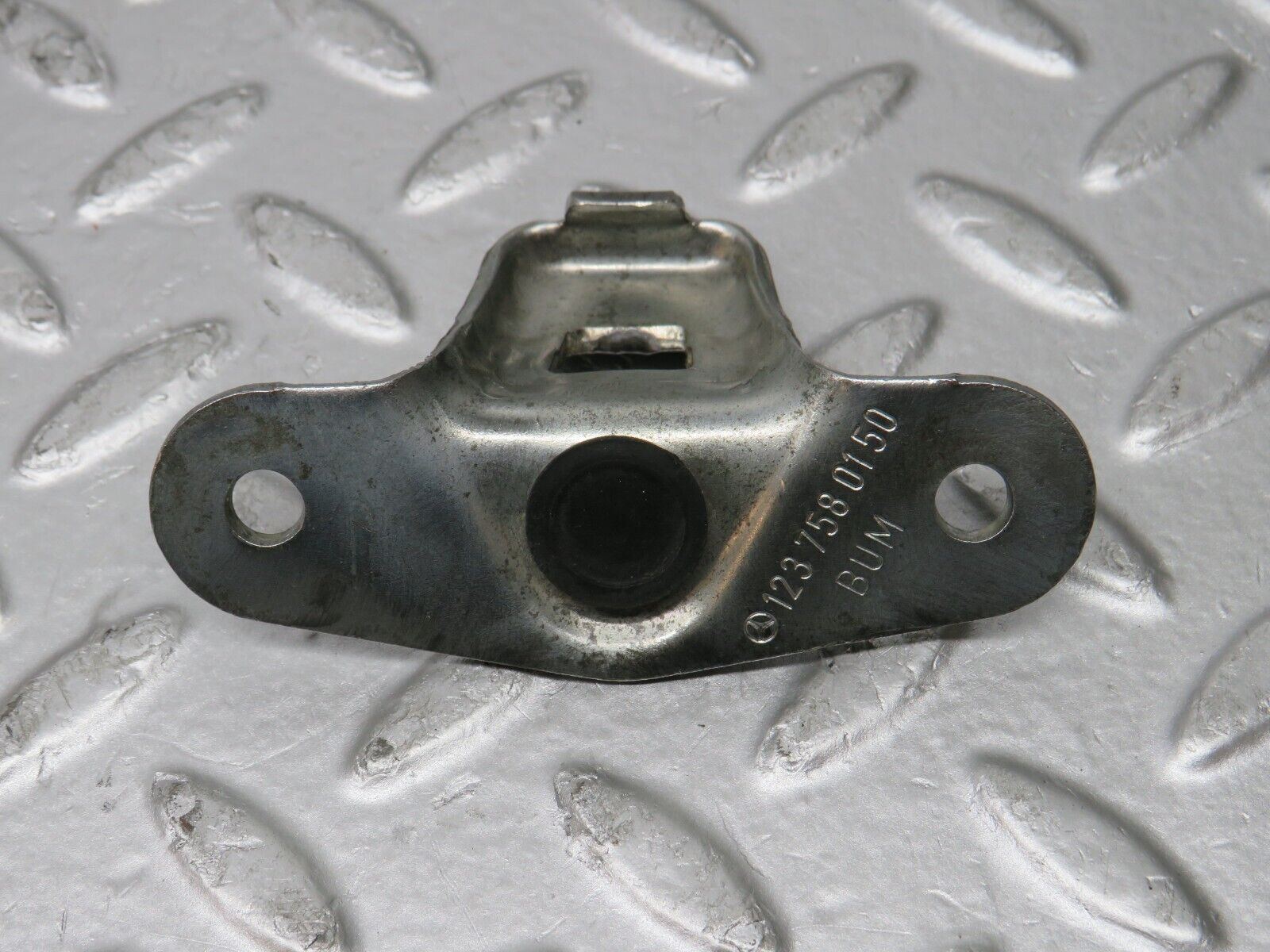 32197 Mercedes-Benz W123 230E Trunk Lock Latch 1237580150