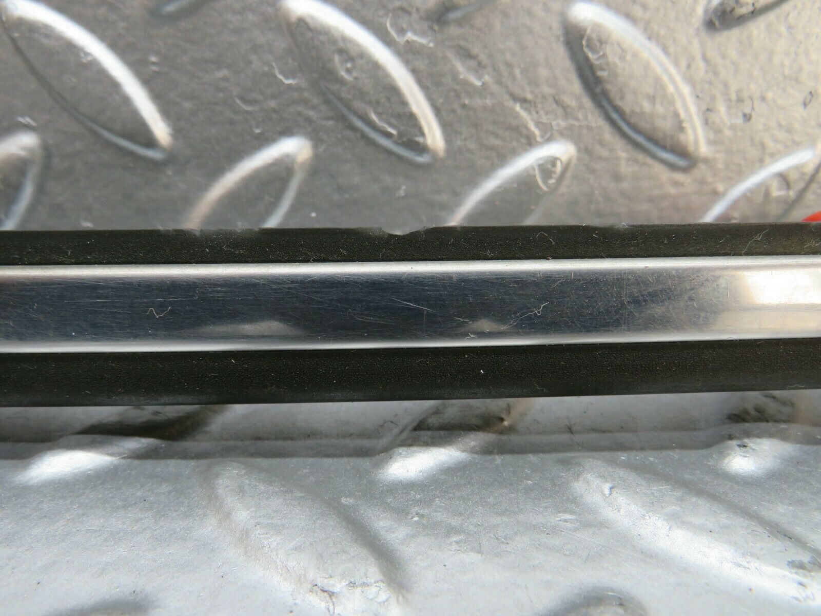 24007 Mercedes-Benz W123 280E Front Left Fender Wing Centre Moulding Trim