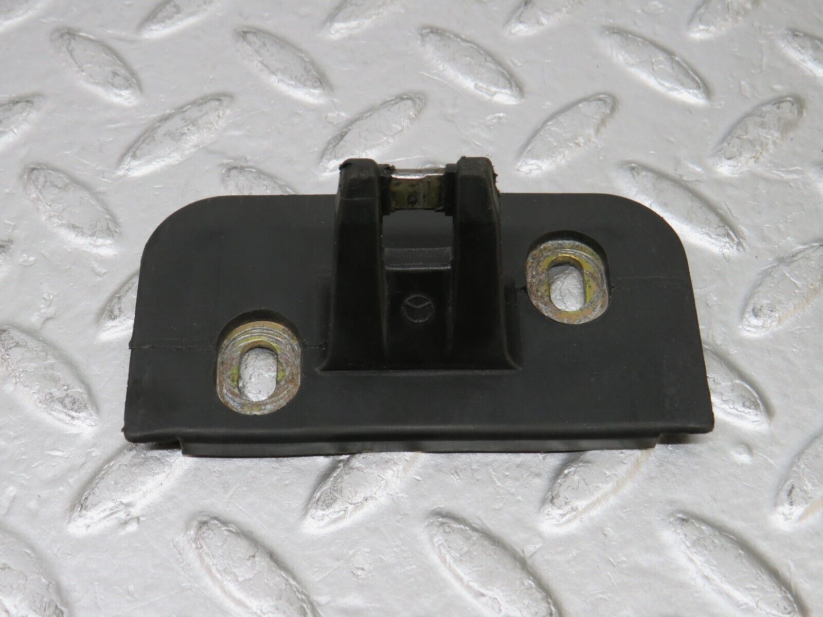 37736 Mercedes-Benz A124 320E Cabriolet Trunk Lock Latch