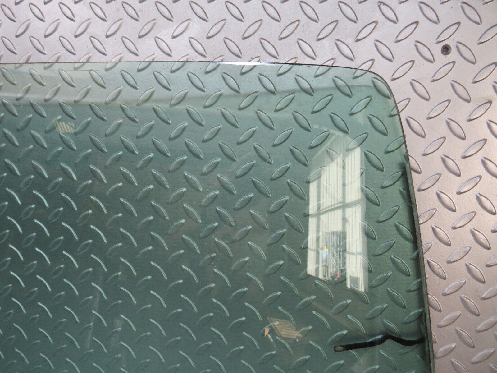 36010 Mercedes-Benz W126 420SE Rear Heated Windscreen