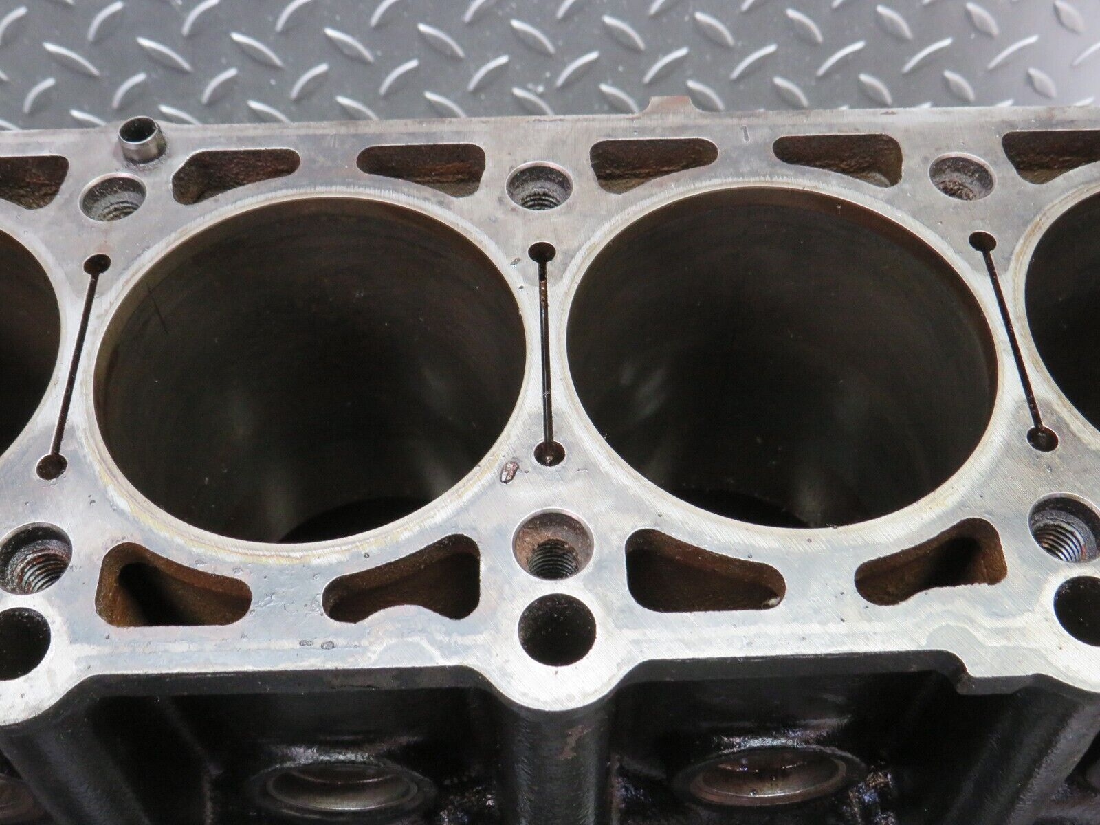 32725 Mercedes-Benz S124 300TE Wagon Engine Block M103.981 1030110401