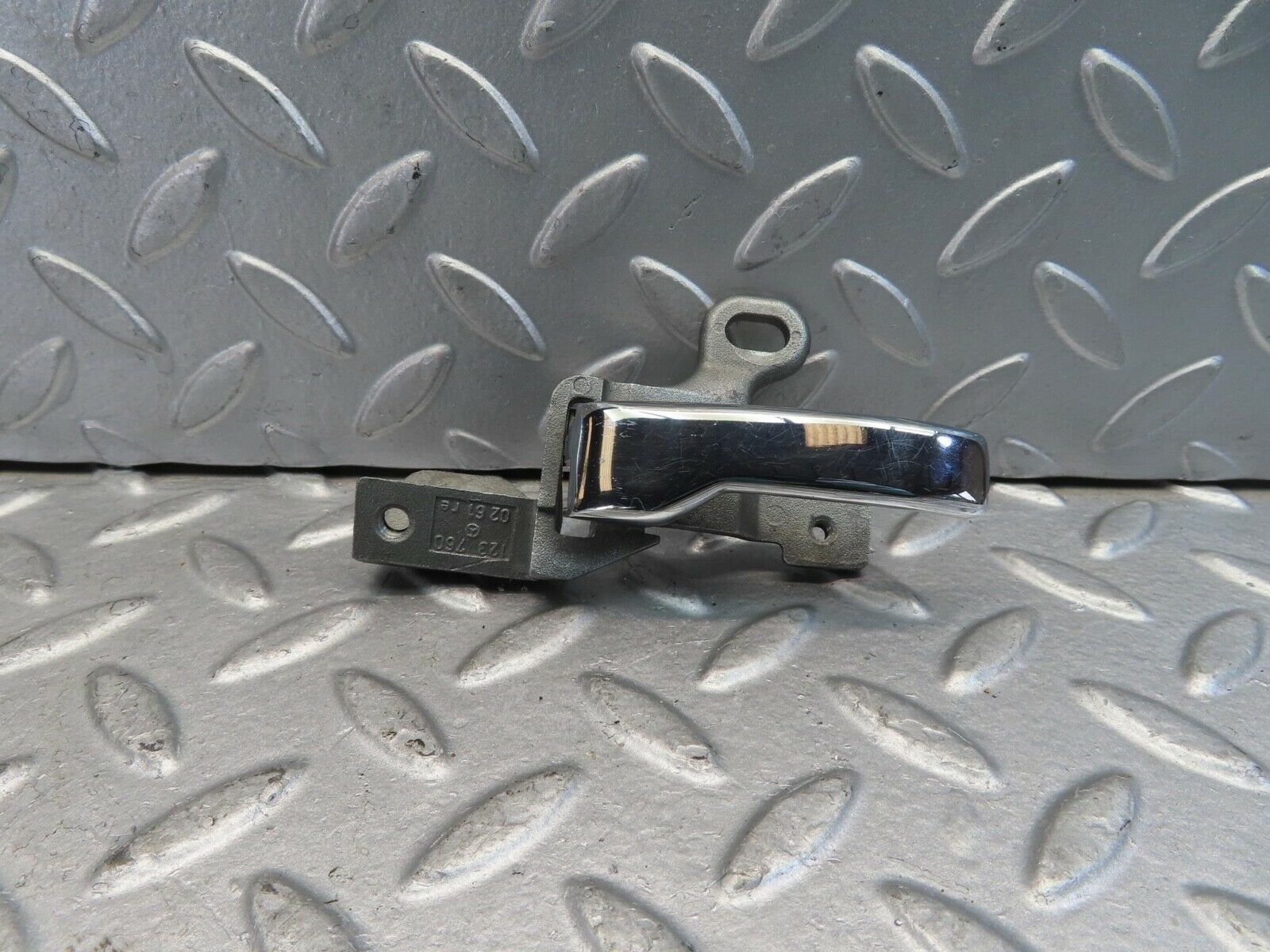 11379 Mercedes-Benz C123 230CE Coupe Right Interior Door Handle 1237600261
