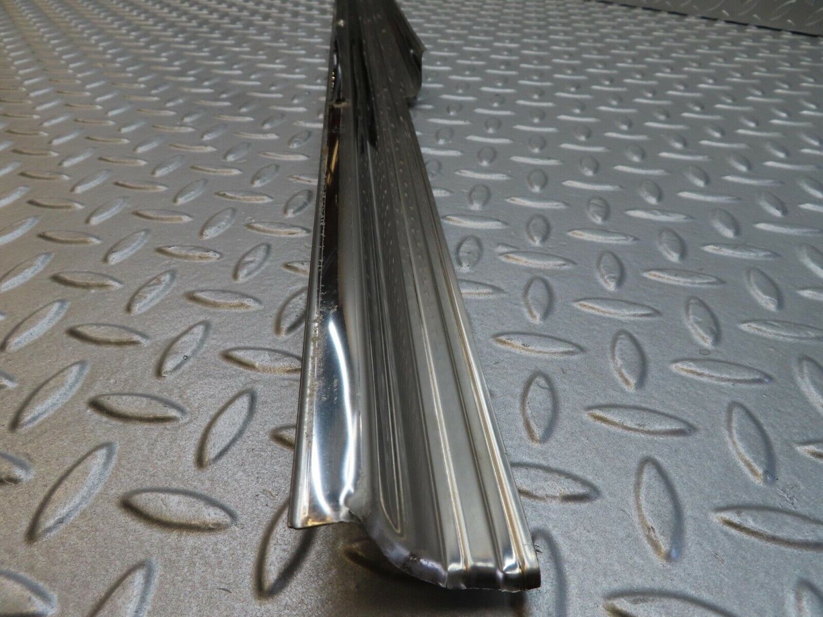 14117 Mercedes-Benz C107 280SLC Right Door Sill Chrome