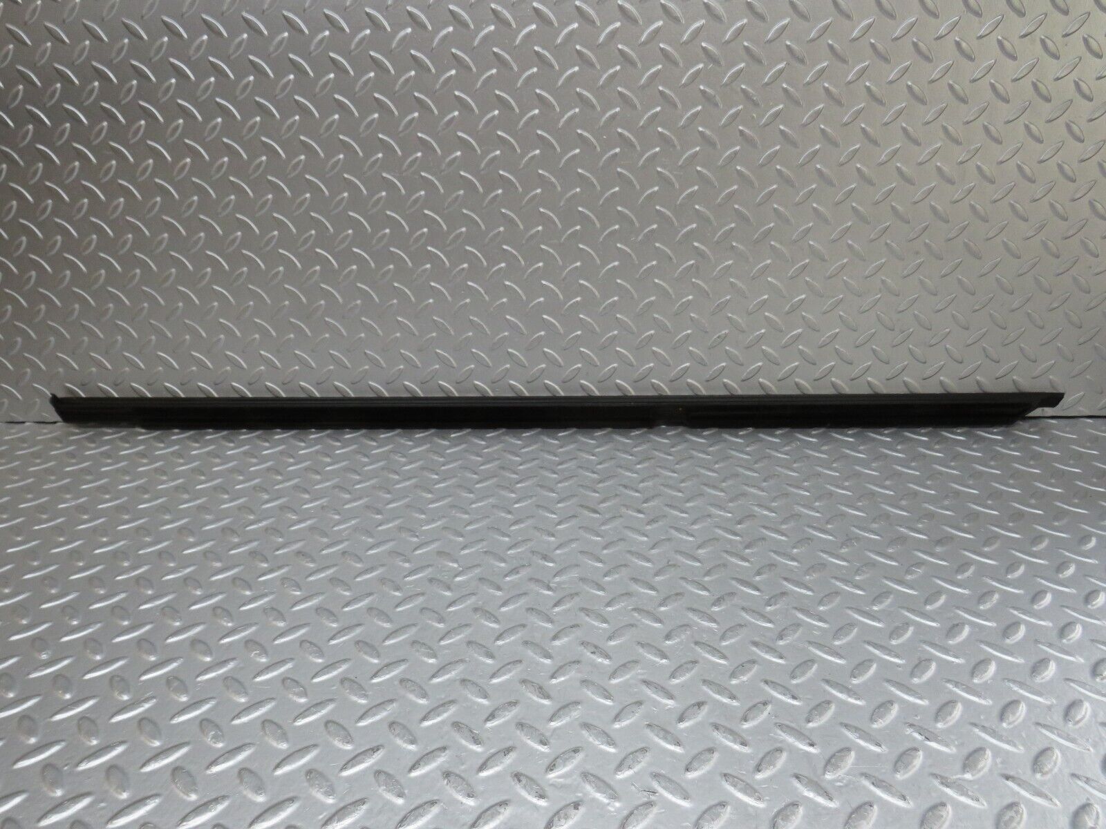 35262 Mercedes-Benz W221 Rear Left Door Window Chrome Trim