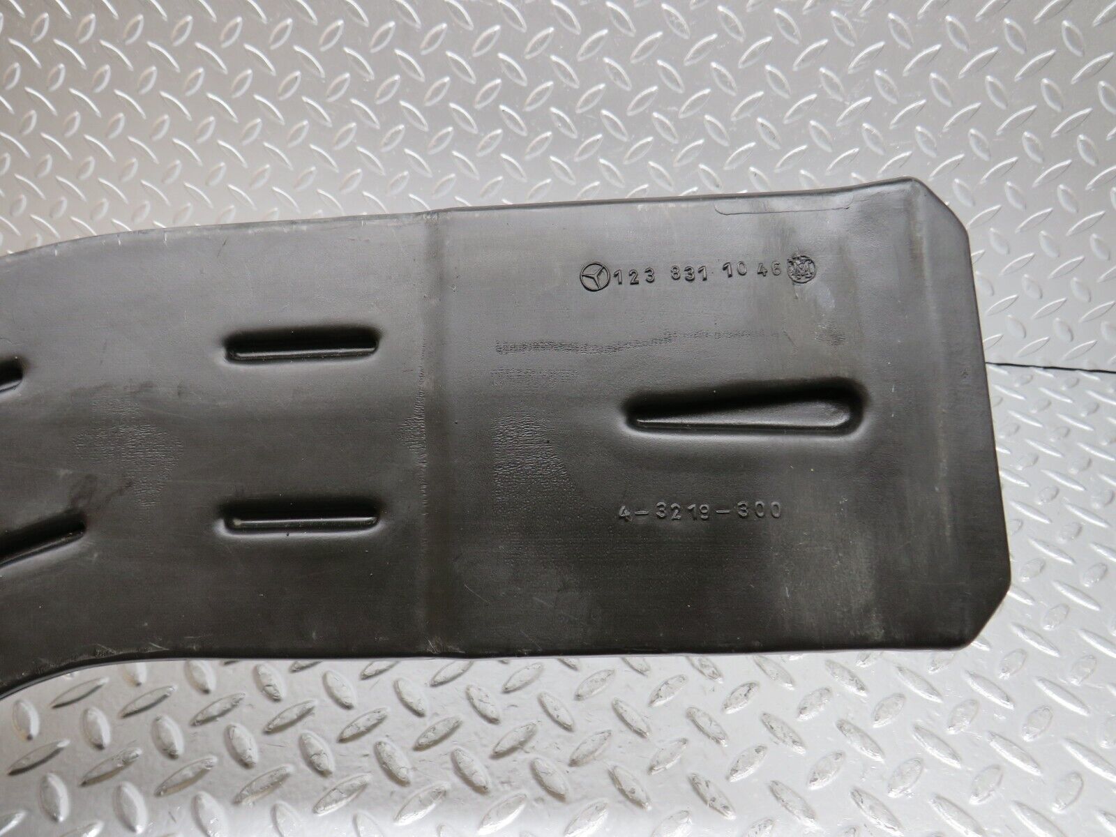 0491 Mercedes-Benz W123 230E Air Duct Heater Ventilation Right 1238311046