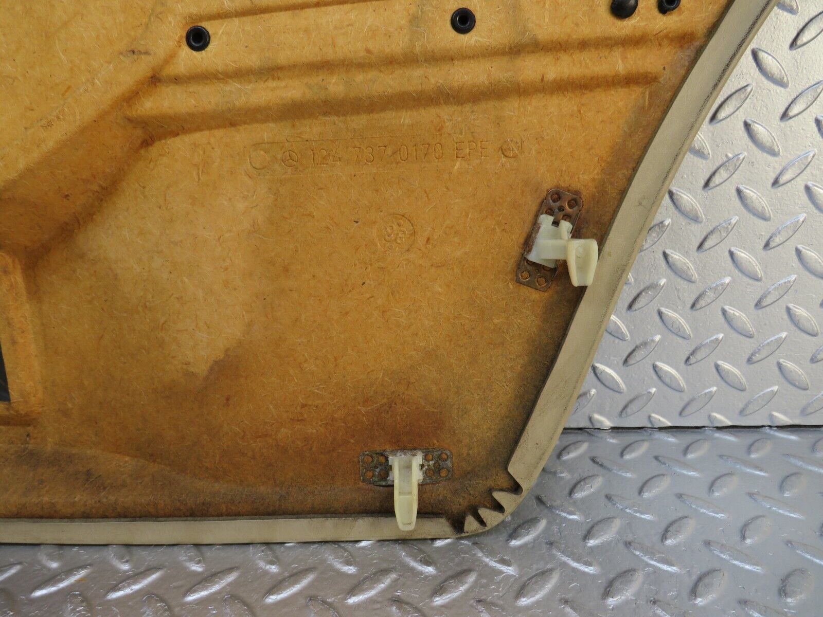 29250 Mercedes-Benz W124 230E Rear Left Door Card Beige 1247370170