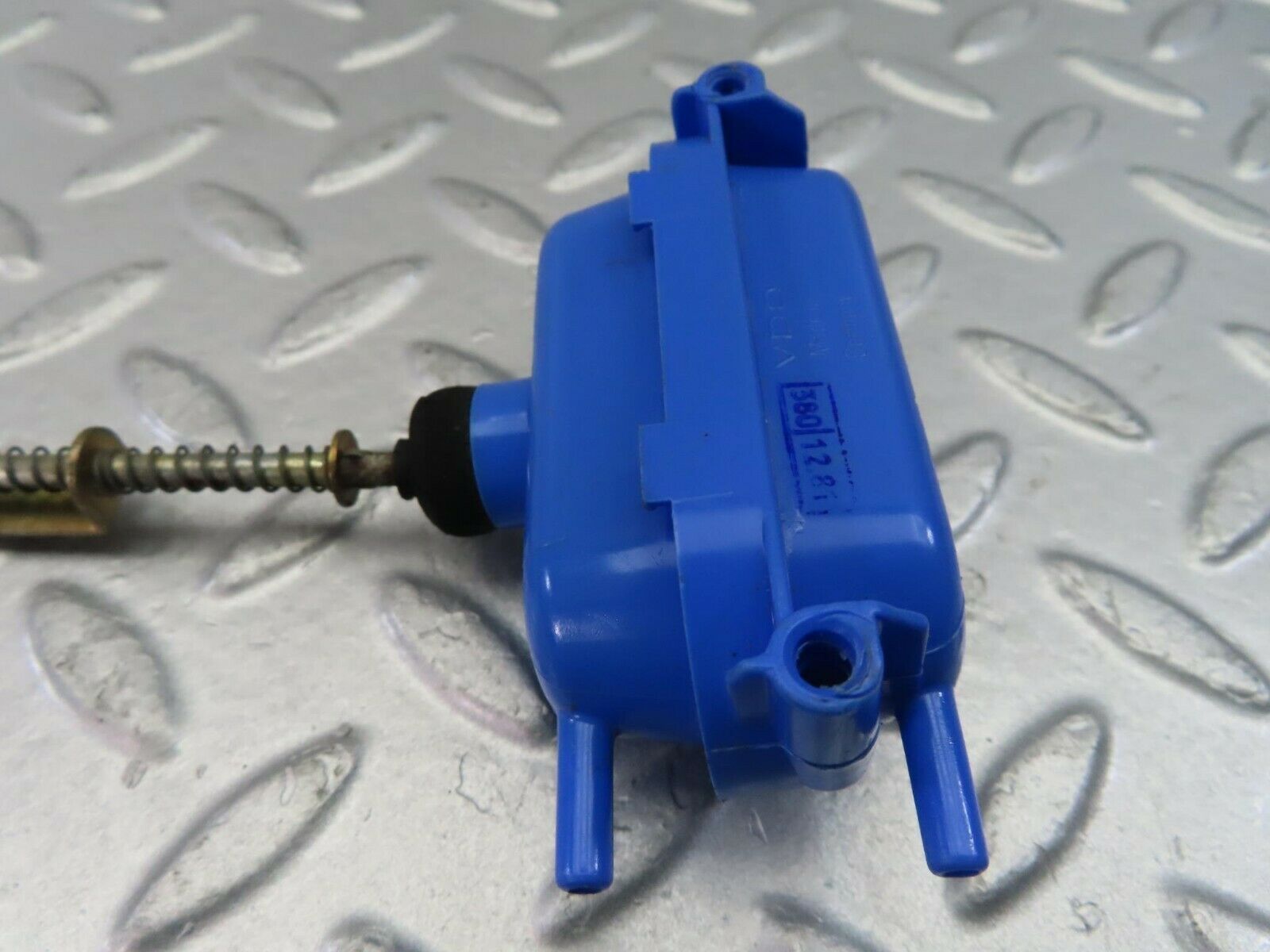 9974 Mercedes-Benz C123 230CE Coupe Door Lock Vacuum Actuator Front Left