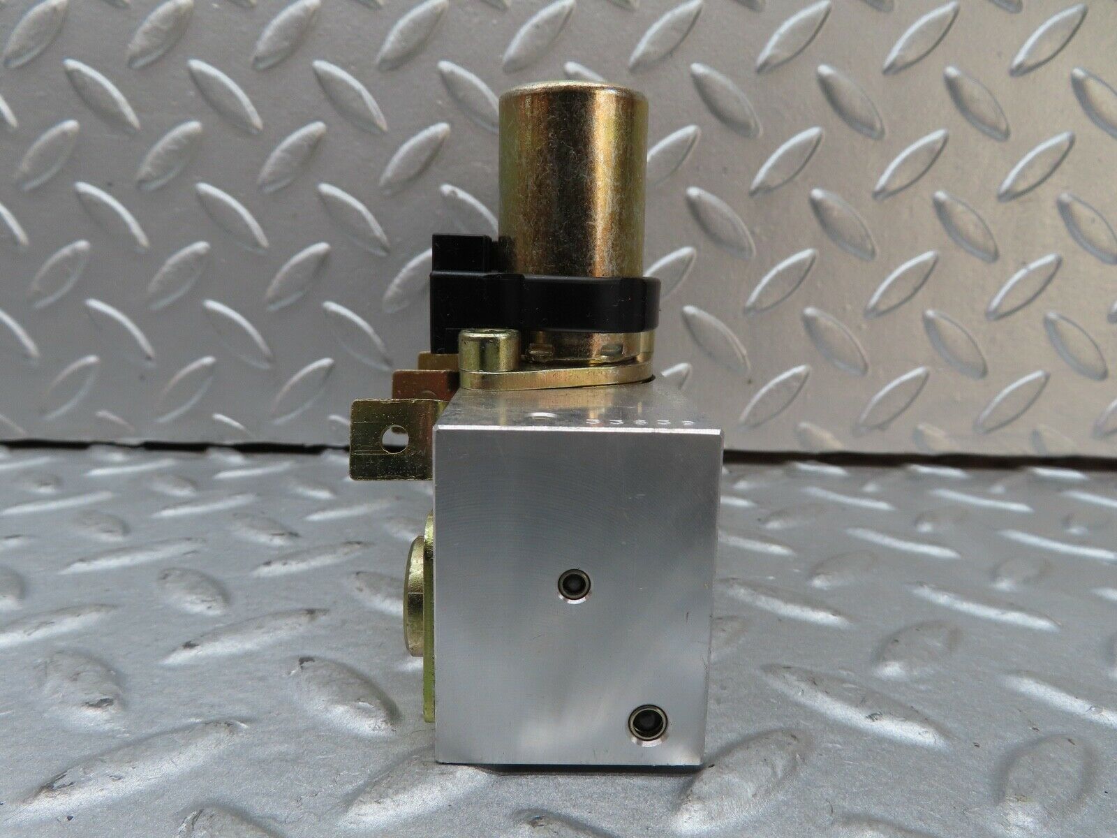 17473 Mercedes-Benz R129 300SL Coupe Soft Top Hydraulic Valve Block Left Side