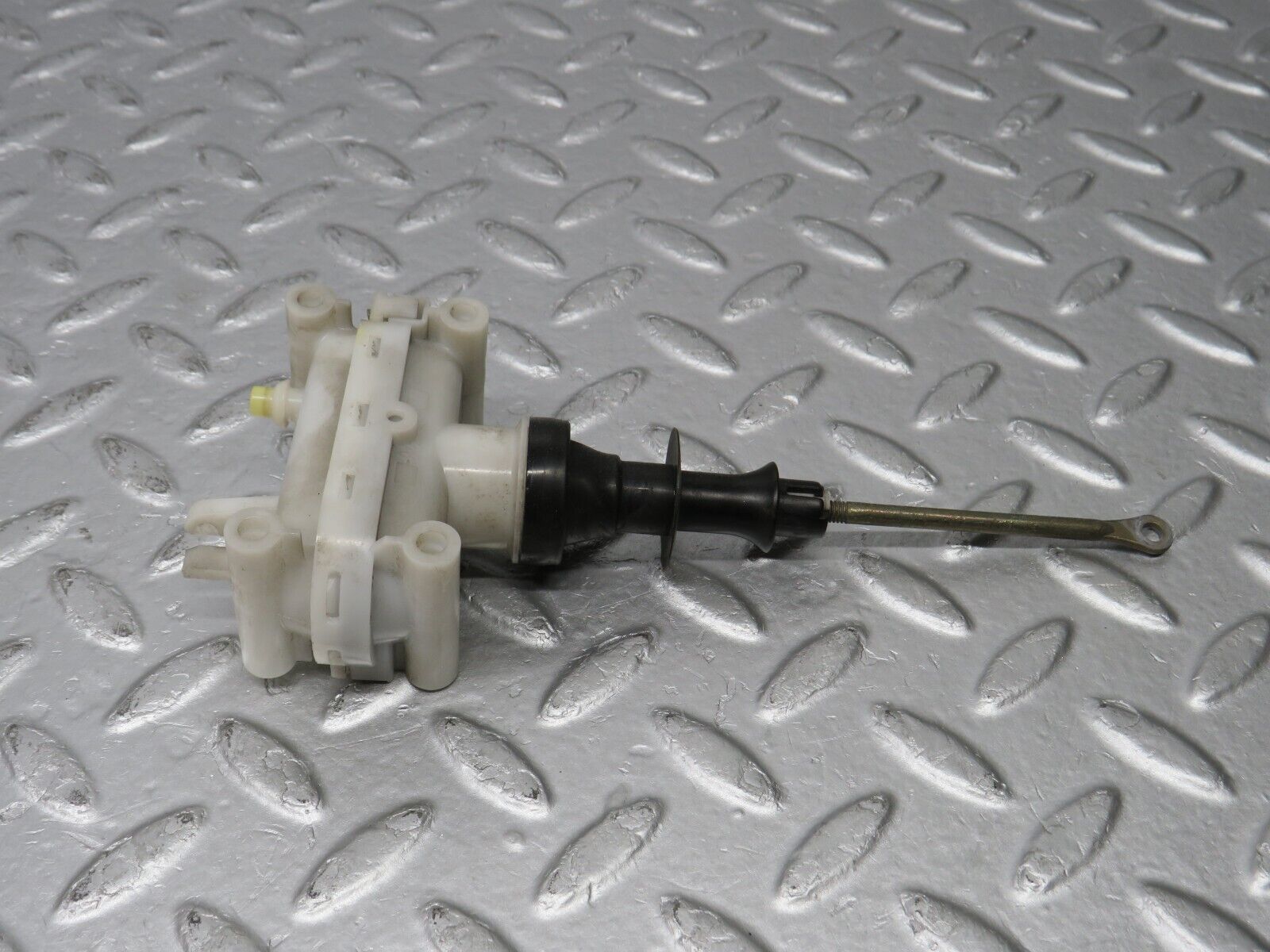 38908 Mercedes-Benz W201 190E 2.6L Rear Right Door Lock Vacuum Actuator