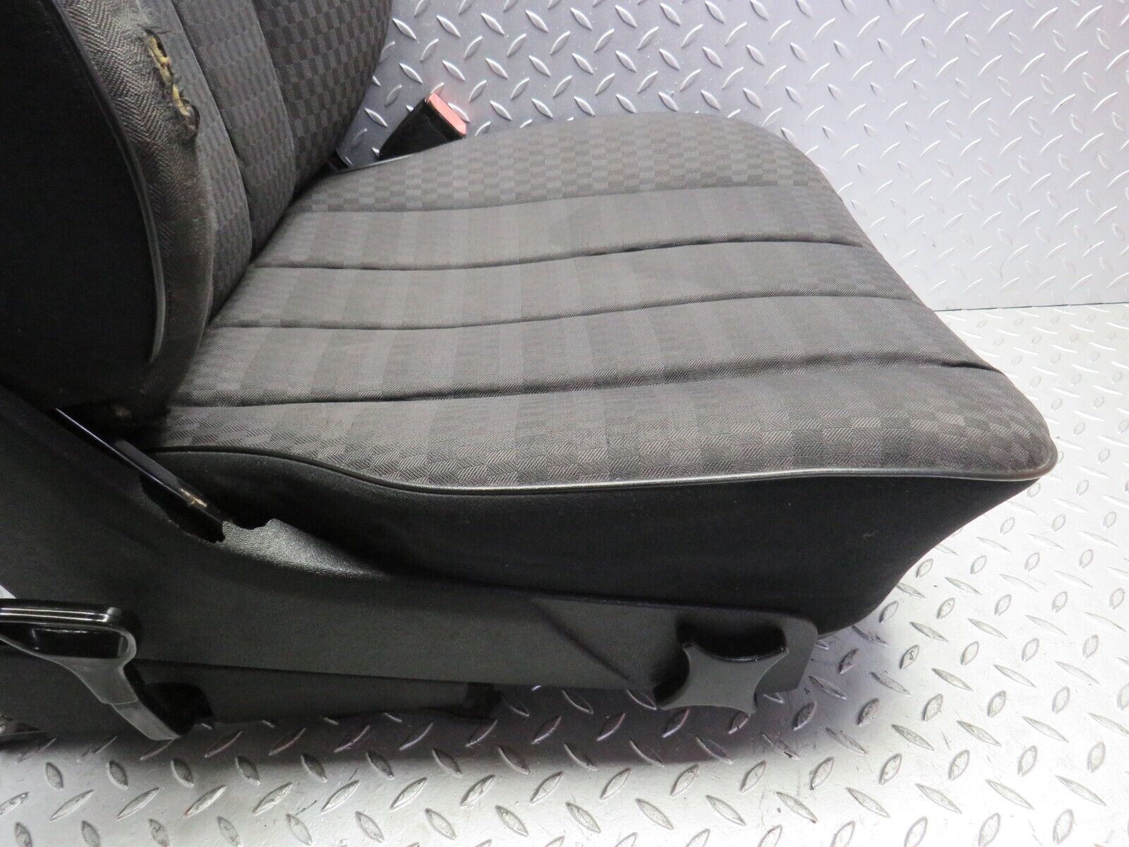 31576 Mercedes-Benz W201 190LE 1.8L Front Right Driver Seat Black