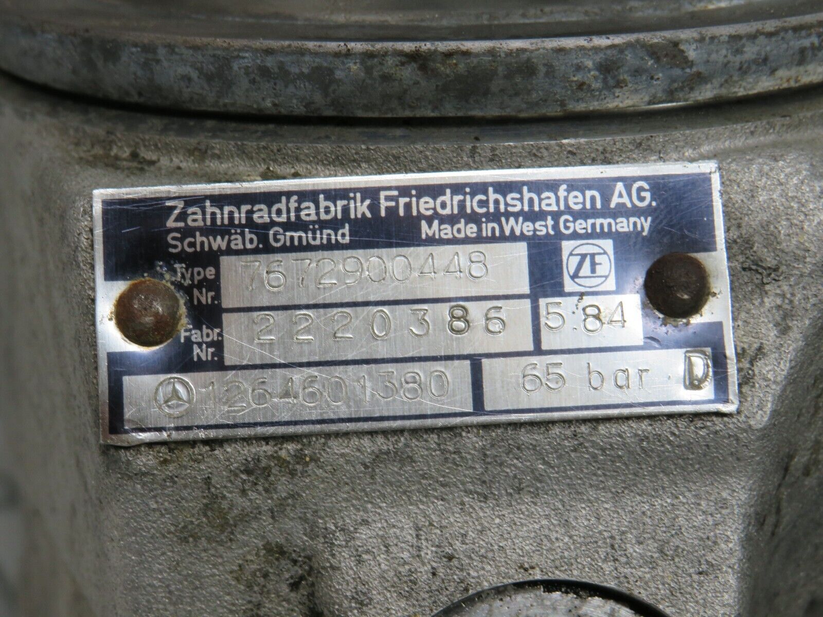 28706 Mercedes-Benz W123 230E Power Steering Pump 1264601380