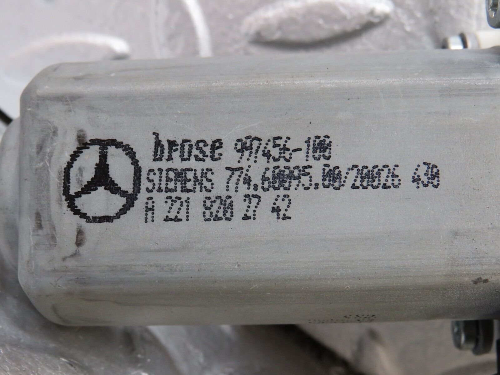 35173 Mercedes-Benz W221 Front Left Window Regulator Motor 2218202742