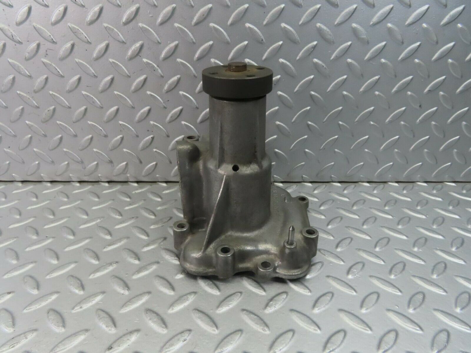 8933 Mercedes-Benz W116 Water Pump 1162011101