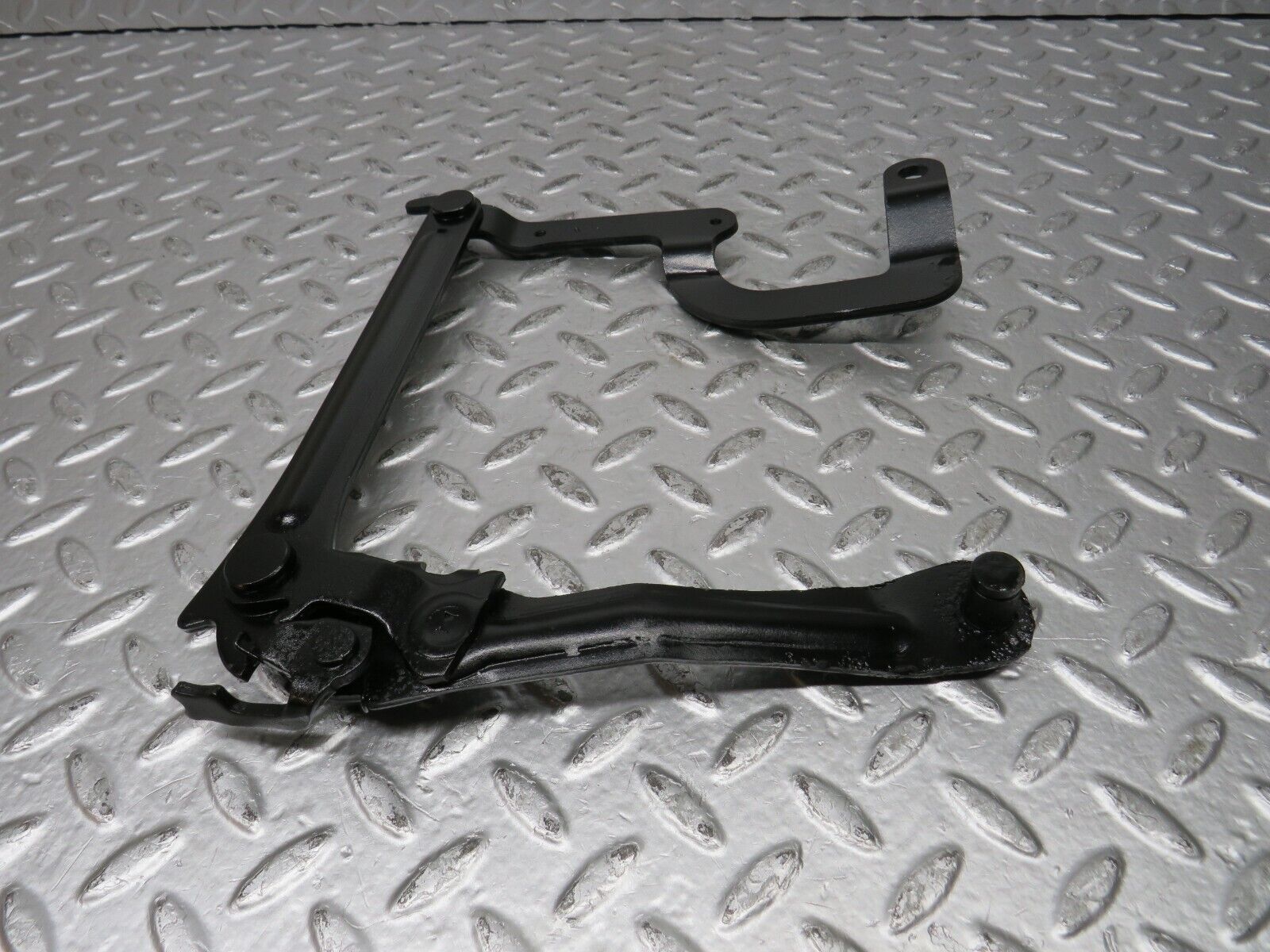 32124 Mercedes-Benz W123 230E Bonnet Hinge Right Side