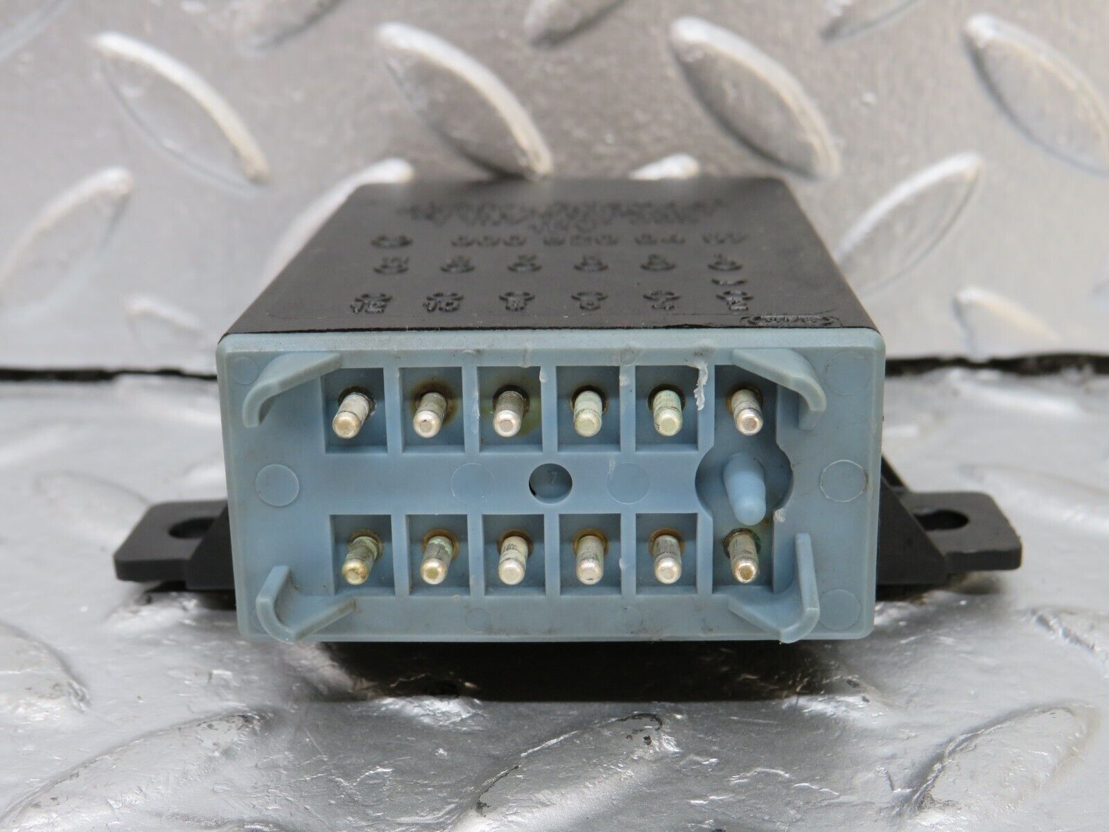 34401 Mercedes-Benz C126 380SEC Coupe Seat Belt Presenter Relay 1137328003