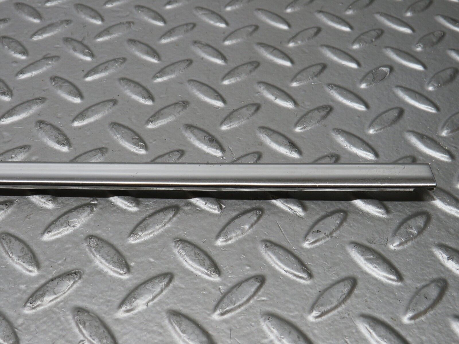 28472 Mercedes-Benz S123 240D Wagon Front Left Door Chrome Moulding Trim