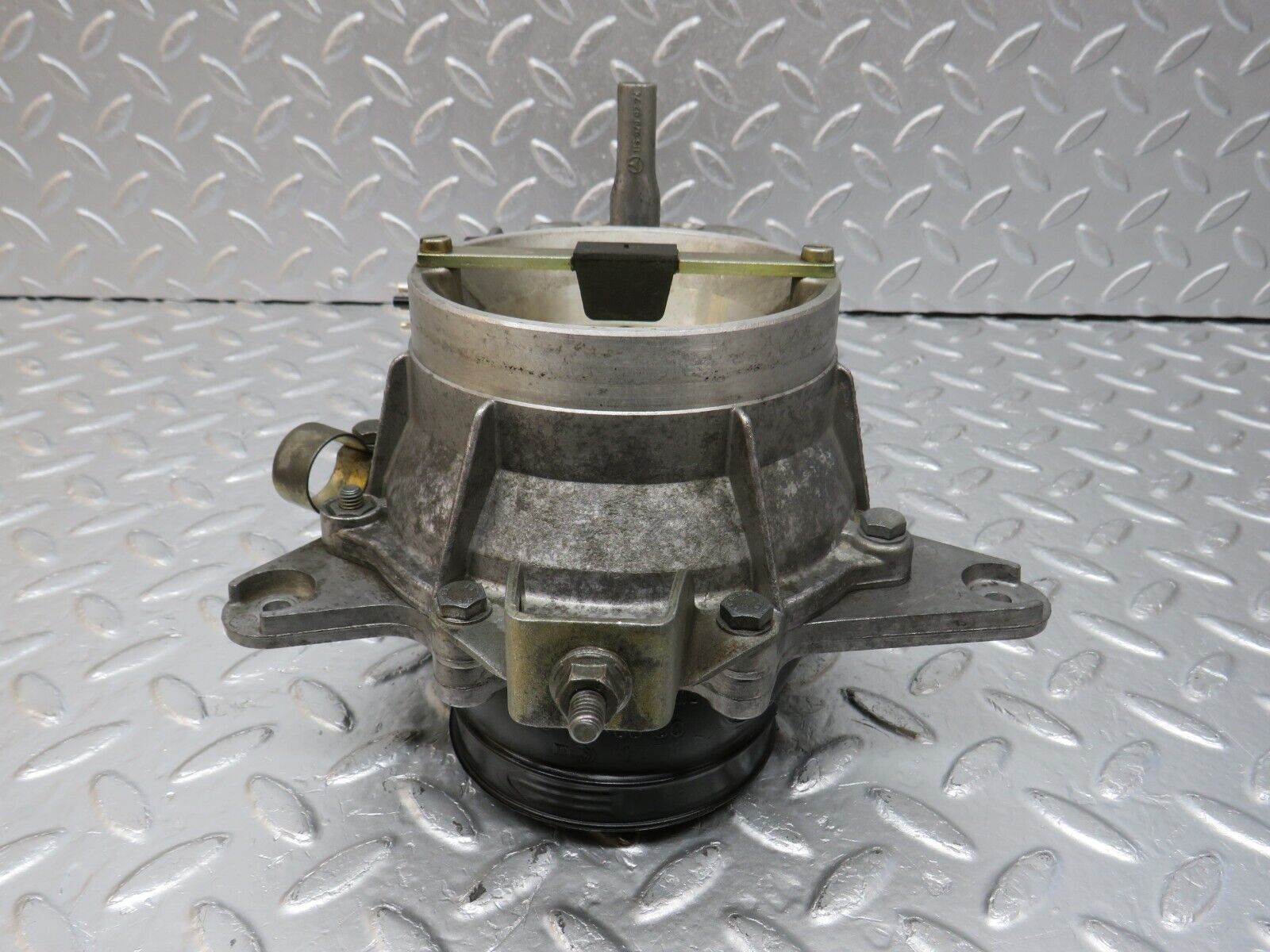 34153 Mercedes-Benz W124 260E Air Flow Mass Meter Sensor Bosch 1031410090